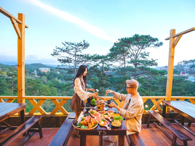 Experience extremely poetic forest view restaurants in Da Lat - Vietnam.vn