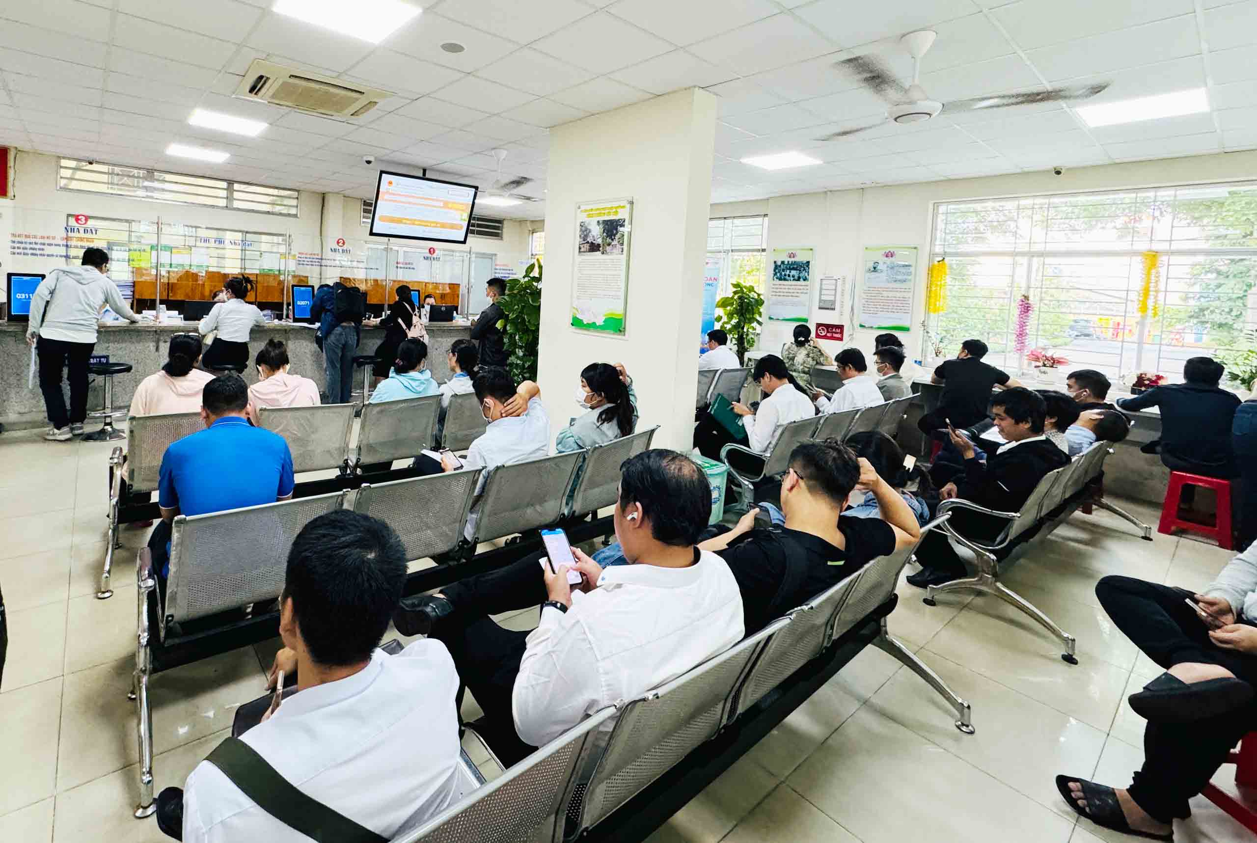 Từ ngày 1.7, người dân được lựa chọn nơi nộp hồ sơ đăng ký đất đai- Ảnh 1. Từ ngày 1.7, người dân được lựa chọn nơi nộp hồ sơ đăng ký đất đai- Ảnh 1.