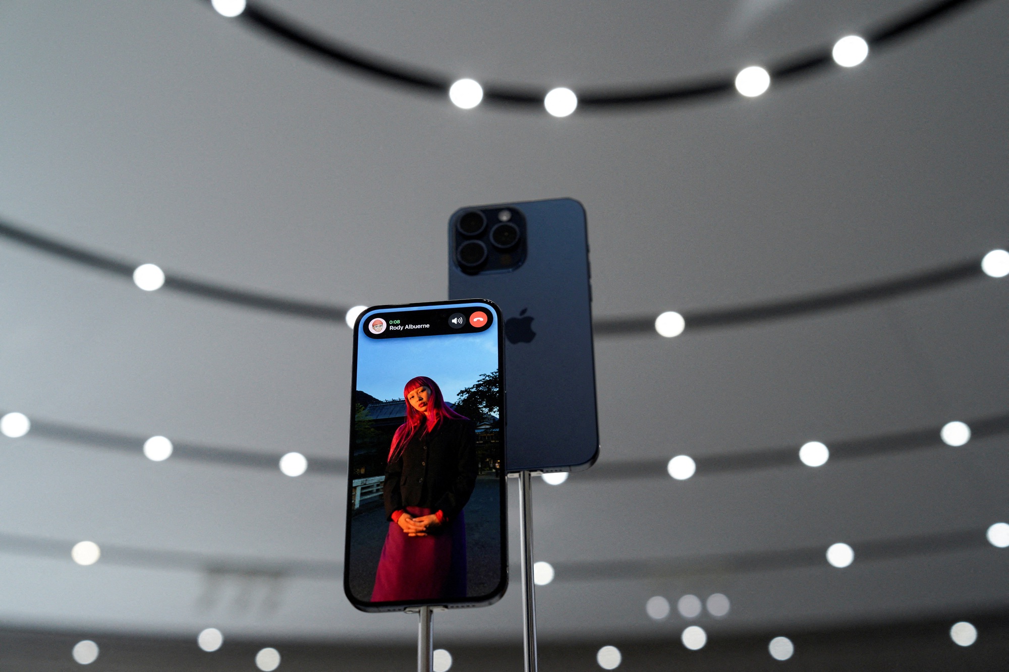 Bất ngờ với lý do doanh số yếu kém của iPhone 15- Ảnh 1. Bất ngờ với lý do doanh số yếu kém của iPhone 15- Ảnh 1.