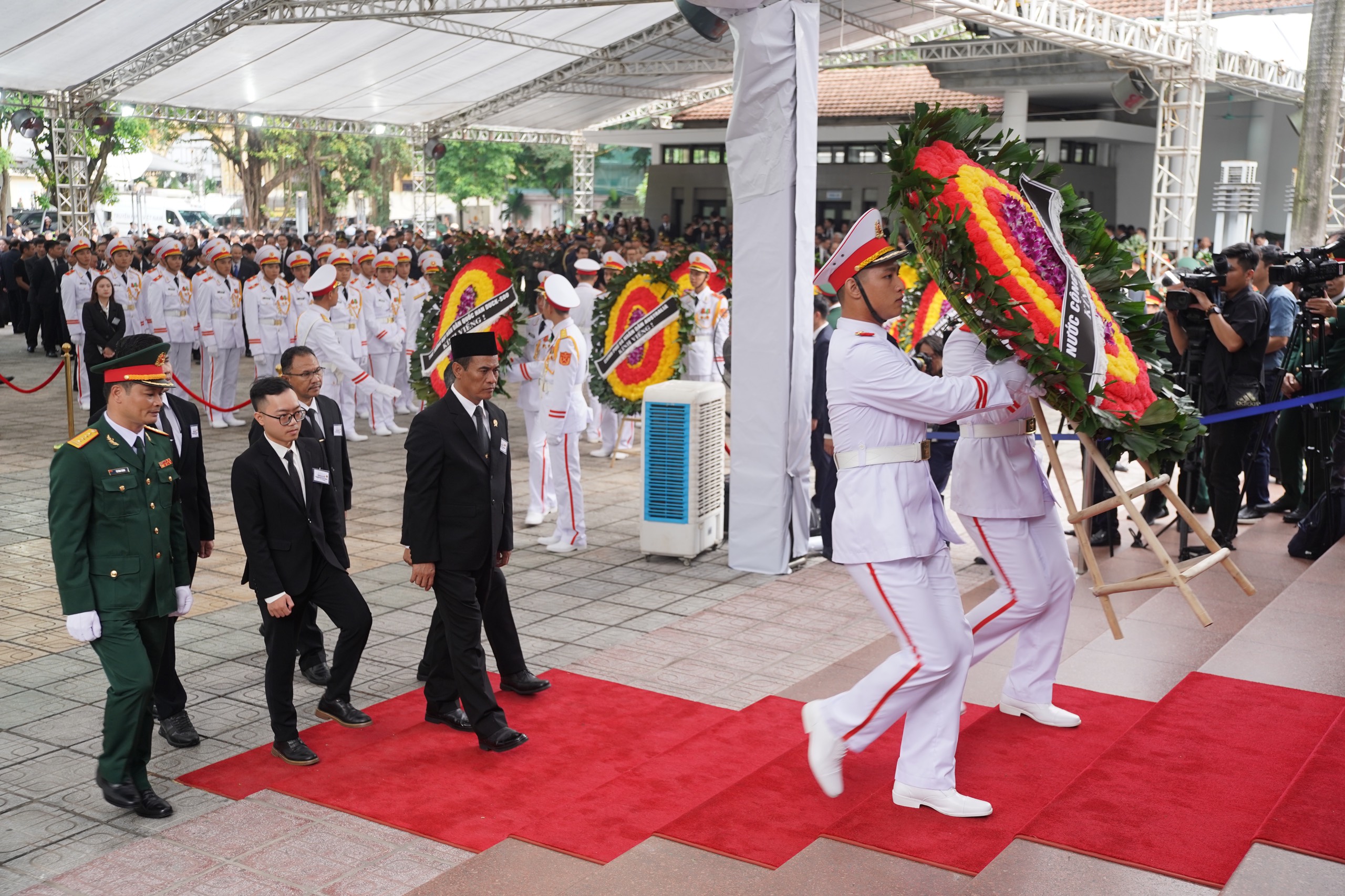 Lãnh đạo các quốc gia, các đoàn quốc tế đến viếng Tổng Bí thư Nguyễn Phú Trọng- Ảnh 20.