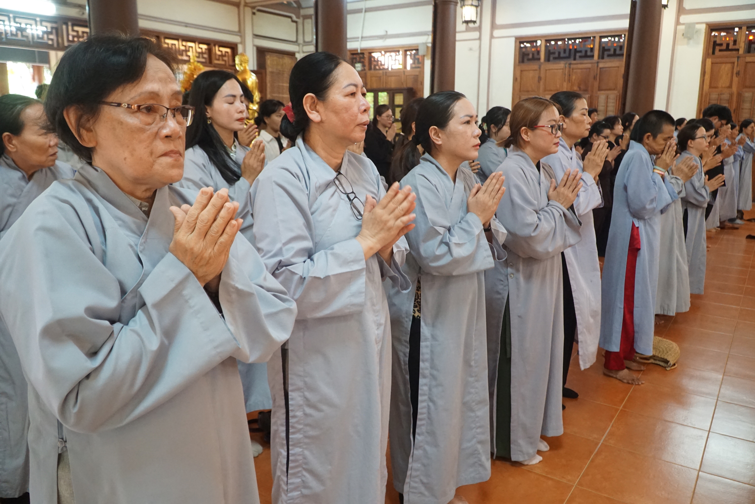 Người dân ở Nha Trang đến chùa tưởng nhớ Tổng Bí thư Nguyễn Phú Trọng- Ảnh 3.