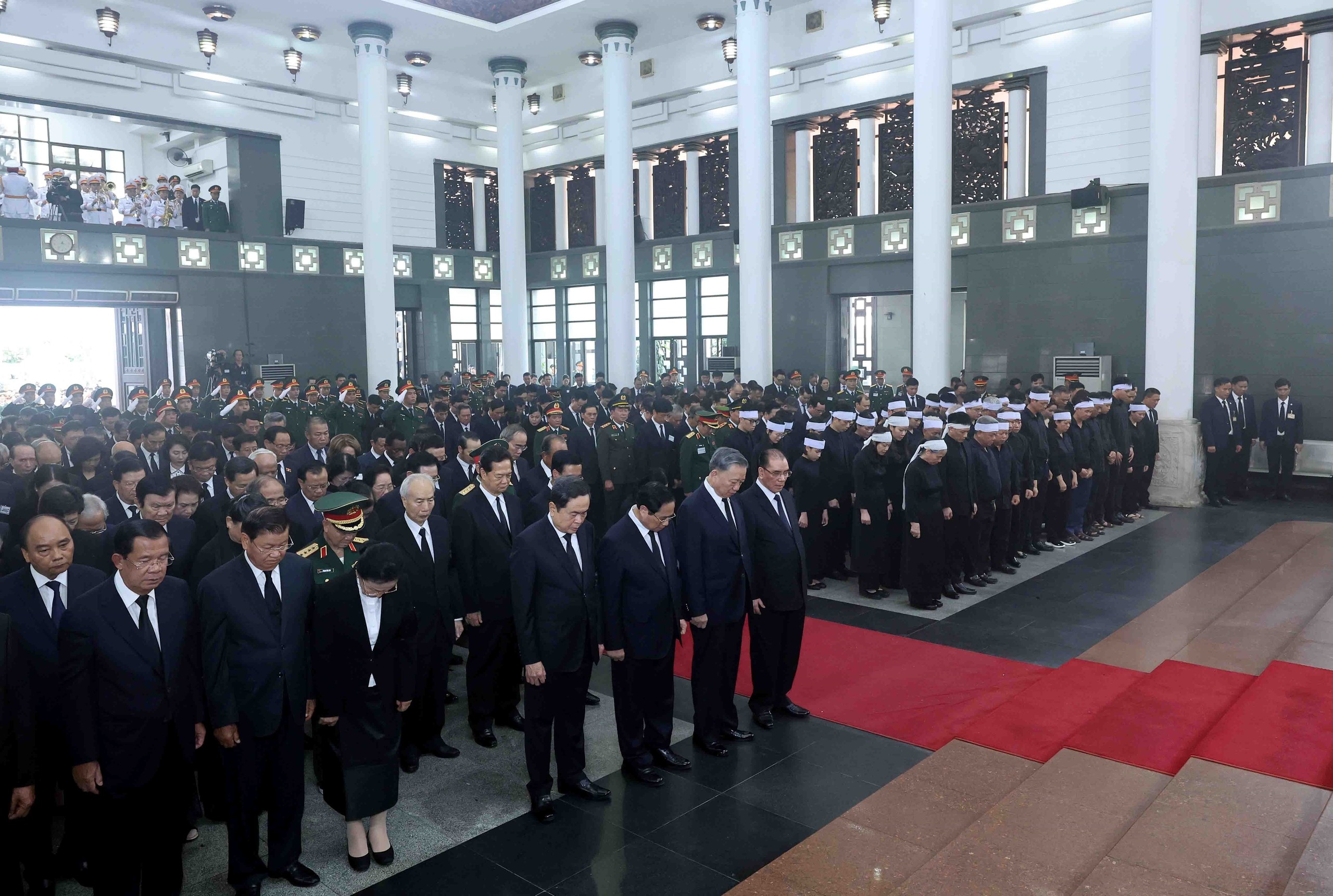 Phu nhân, gia đình nghẹn ngào tiễn đưa Tổng Bí thư Nguyễn Phú Trọng- Ảnh 1.