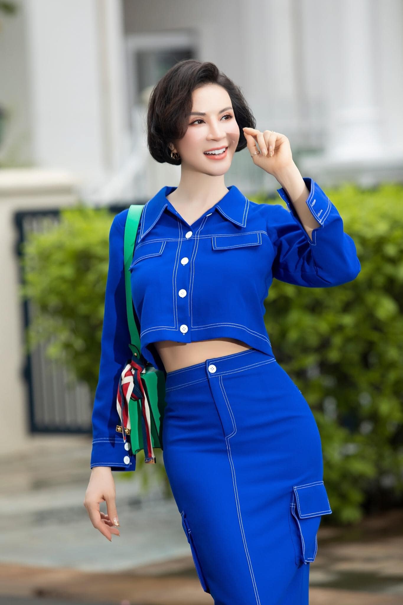 اقتراحات لملابس تمنح المرأة الطاقة في المكتب - صورة 3. Gợi ý những trang phục tiếp năng lượng cho chị em ở văn phòng- Ảnh 3.