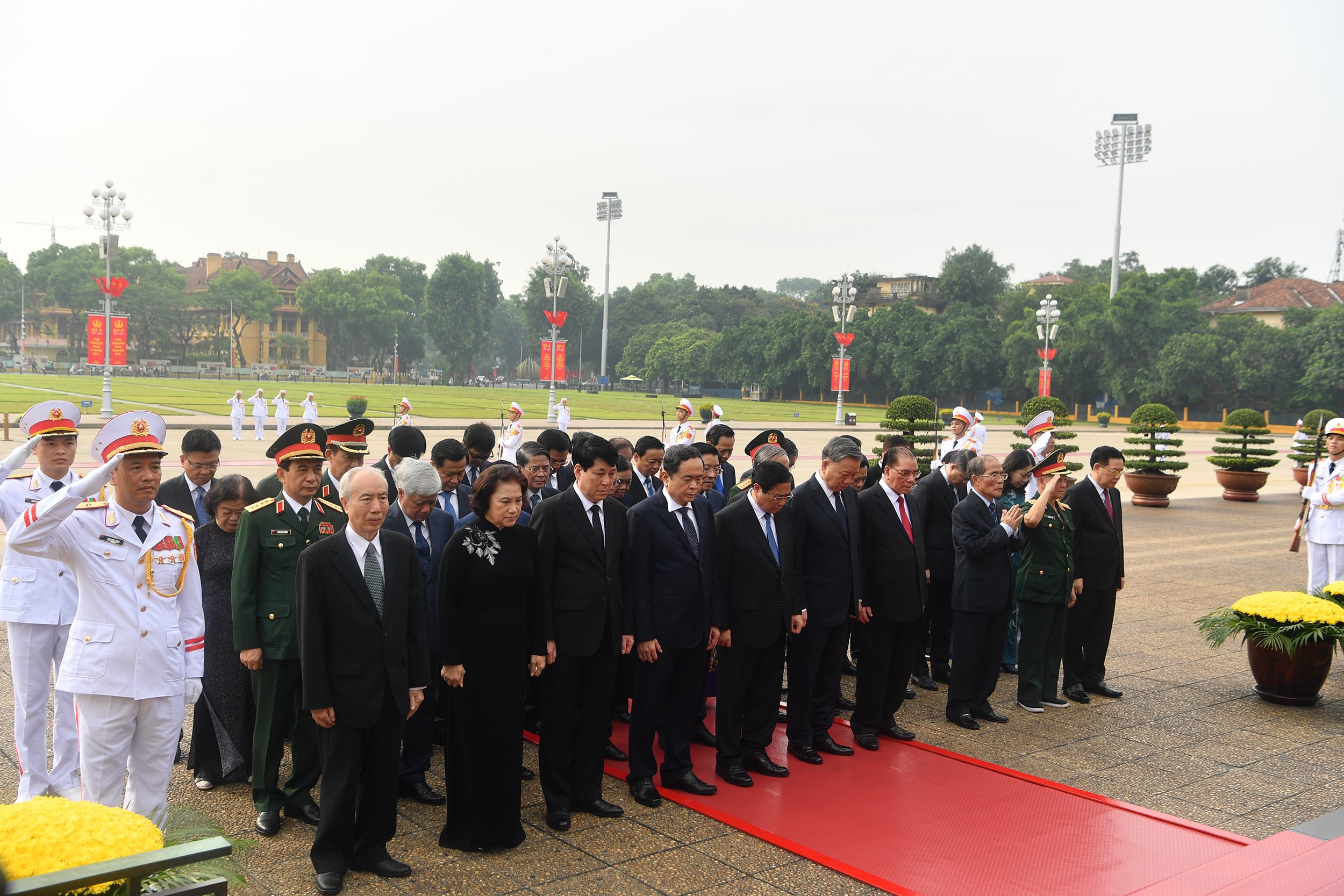 Lãnh đạo Đảng, Nhà nước viếng Chủ tịch Hồ Chí Minh và các anh hùng liệt sĩ- Ảnh 3.