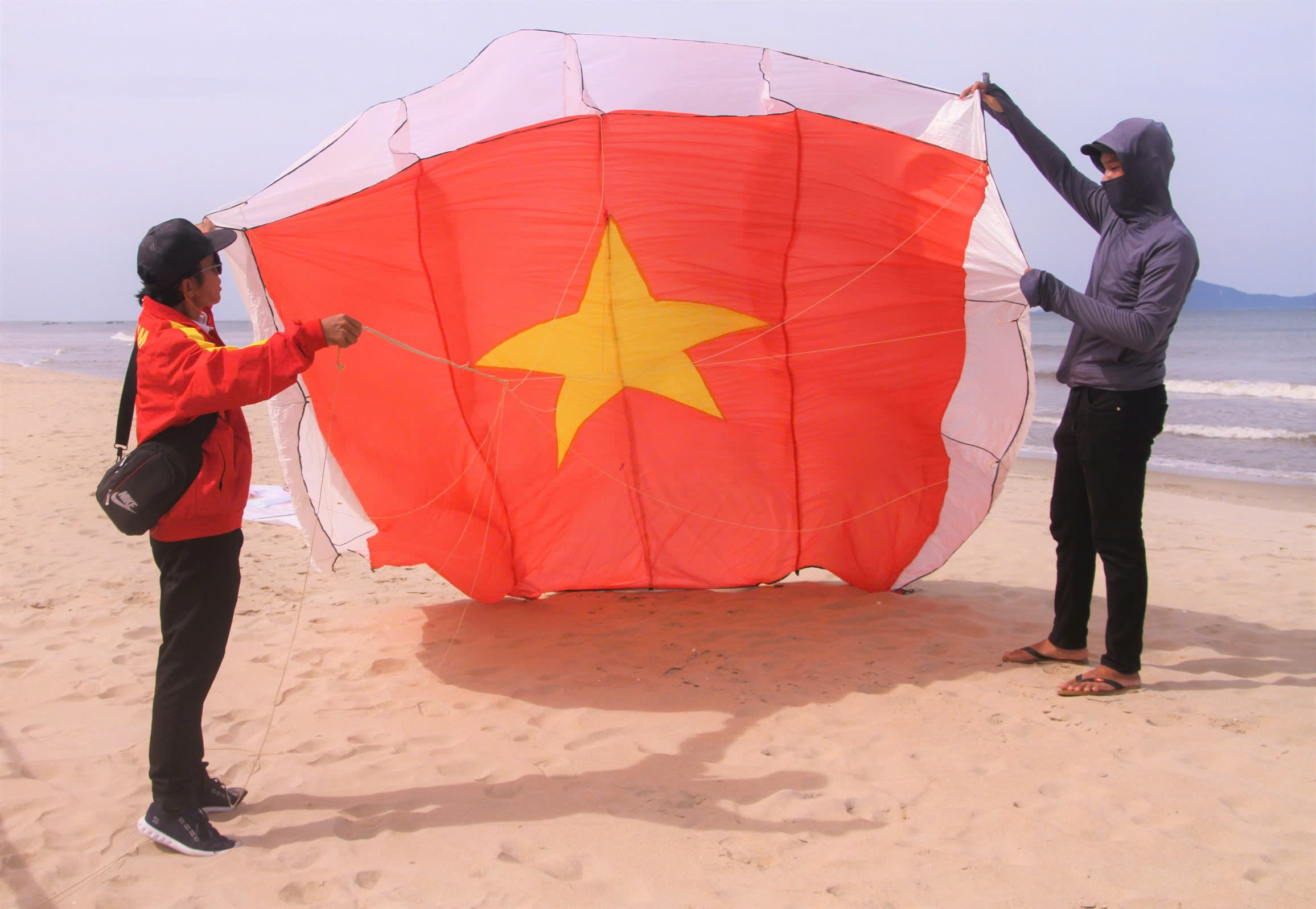 100 loại diều rực rỡ quy tụ tại Lễ hội diều quốc tế - Quảng Nam 2024- Ảnh 6. 100 loại diều rực rỡ quy tụ tại Lễ hội diều quốc tế - Quảng Nam 2024- Ảnh 6.