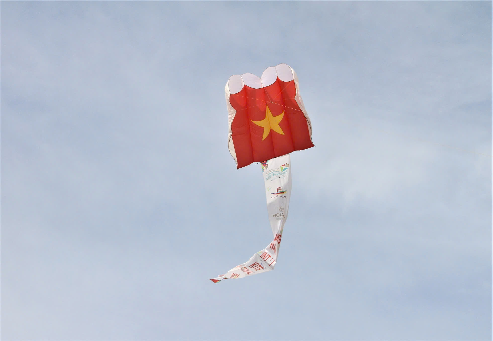 100 loại diều rực rỡ quy tụ tại Lễ hội diều quốc tế - Quảng Nam 2024- Ảnh 2. 100 loại diều rực rỡ quy tụ tại Lễ hội diều quốc tế - Quảng Nam 2024- Ảnh 2.