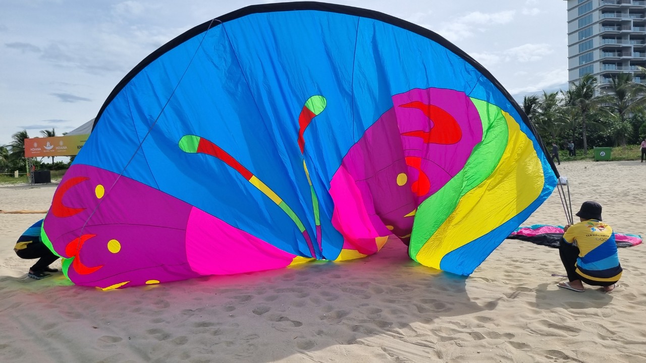 100 loại diều rực rỡ quy tụ tại Lễ hội diều quốc tế - Quảng Nam 2024- Ảnh 7. 100 loại diều rực rỡ quy tụ tại Lễ hội diều quốc tế - Quảng Nam 2024- Ảnh 7.