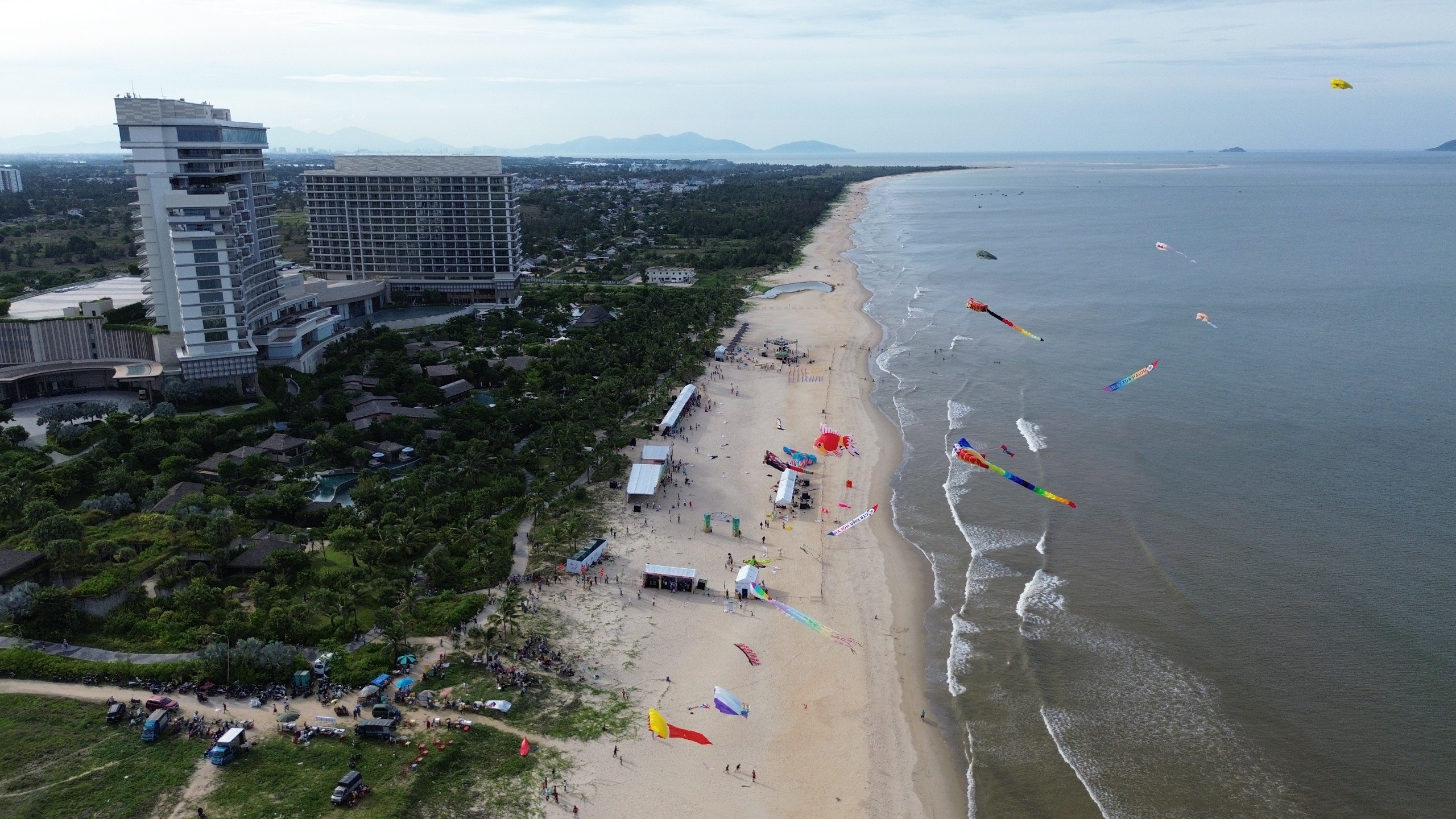 100 loại diều rực rỡ quy tụ tại Lễ hội diều quốc tế - Quảng Nam 2024- Ảnh 4. 100 loại diều rực rỡ quy tụ tại Lễ hội diều quốc tế - Quảng Nam 2024- Ảnh 4.