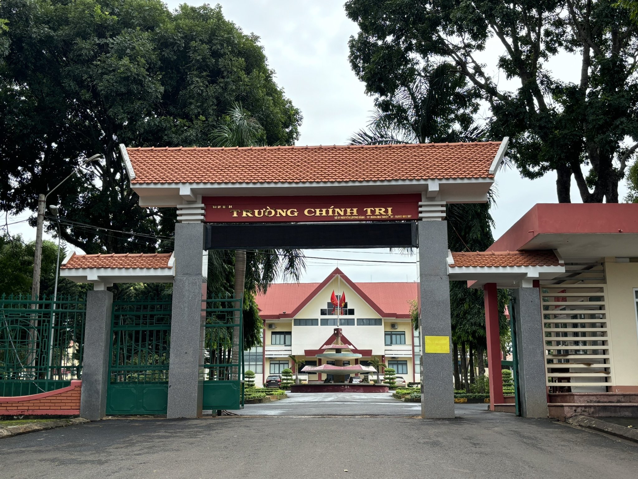 Khởi tố nhân viên văn thư - thủ quỹ Trường Chính trị Đắk Lắk- Ảnh 1. Khởi tố nhân viên văn thư - thủ quỹ Trường Chính trị Đắk Lắk- Ảnh 1.