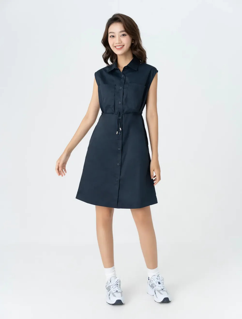 ເຄັດລັບການນຸ່ງເສື້ອວ່າງສໍາລັບເດັກຍິງທີ່ 'ຂີ້ຄ້ານ' ກ່ຽວກັບການຈັບຄູ່ເສື້ອຜ້າ - ຮູບ 5. Bí quyết diện đầm suông cho các nàng 'lười' phối đồ- Ảnh 5.