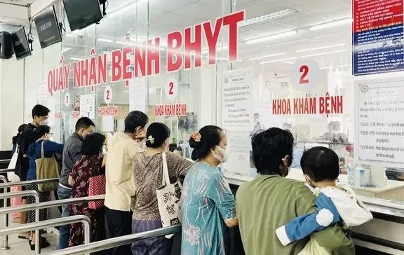 Lương cơ sở tăng từ 1.7, mức đ&oacute;ng v&agrave; quyền lợi BHXH, BHYT thay đổi thế n&agrave;o?- Ảnh 1.
