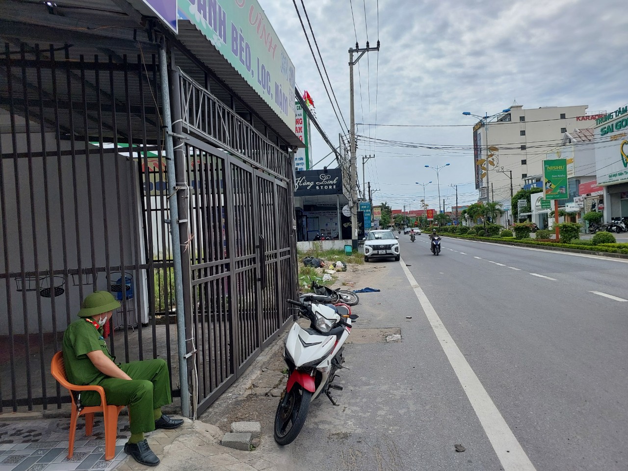Quảng Bình: Tai nạn liên hoàn làm 6 người bị thương - Ảnh 2. Quảng Bình: Tai nạn liên hoàn làm 6 người bị thương - Ảnh 2.