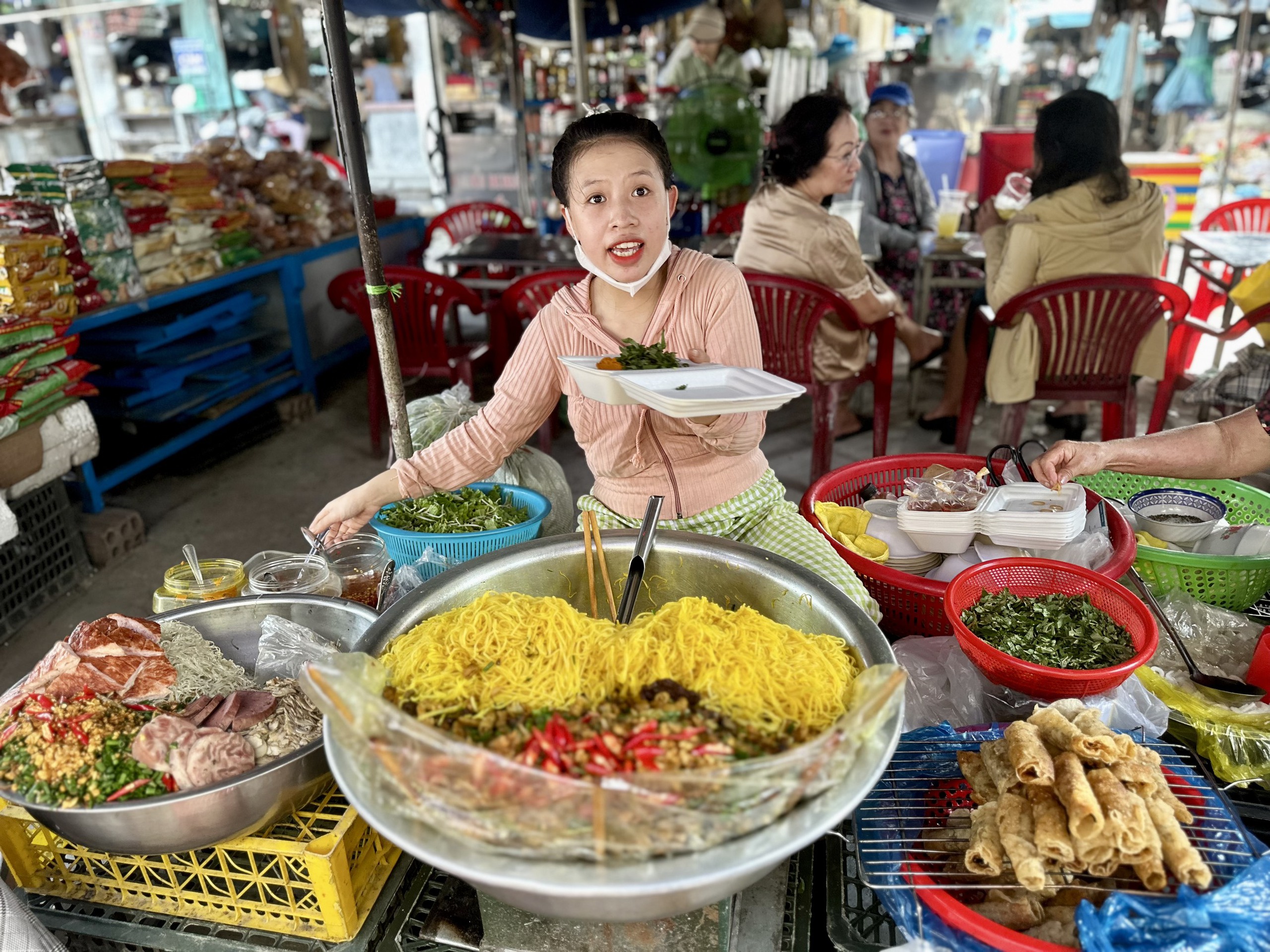 50.000 đồng 'ăn hàng' xả láng ở chợ Huế- Ảnh 1.