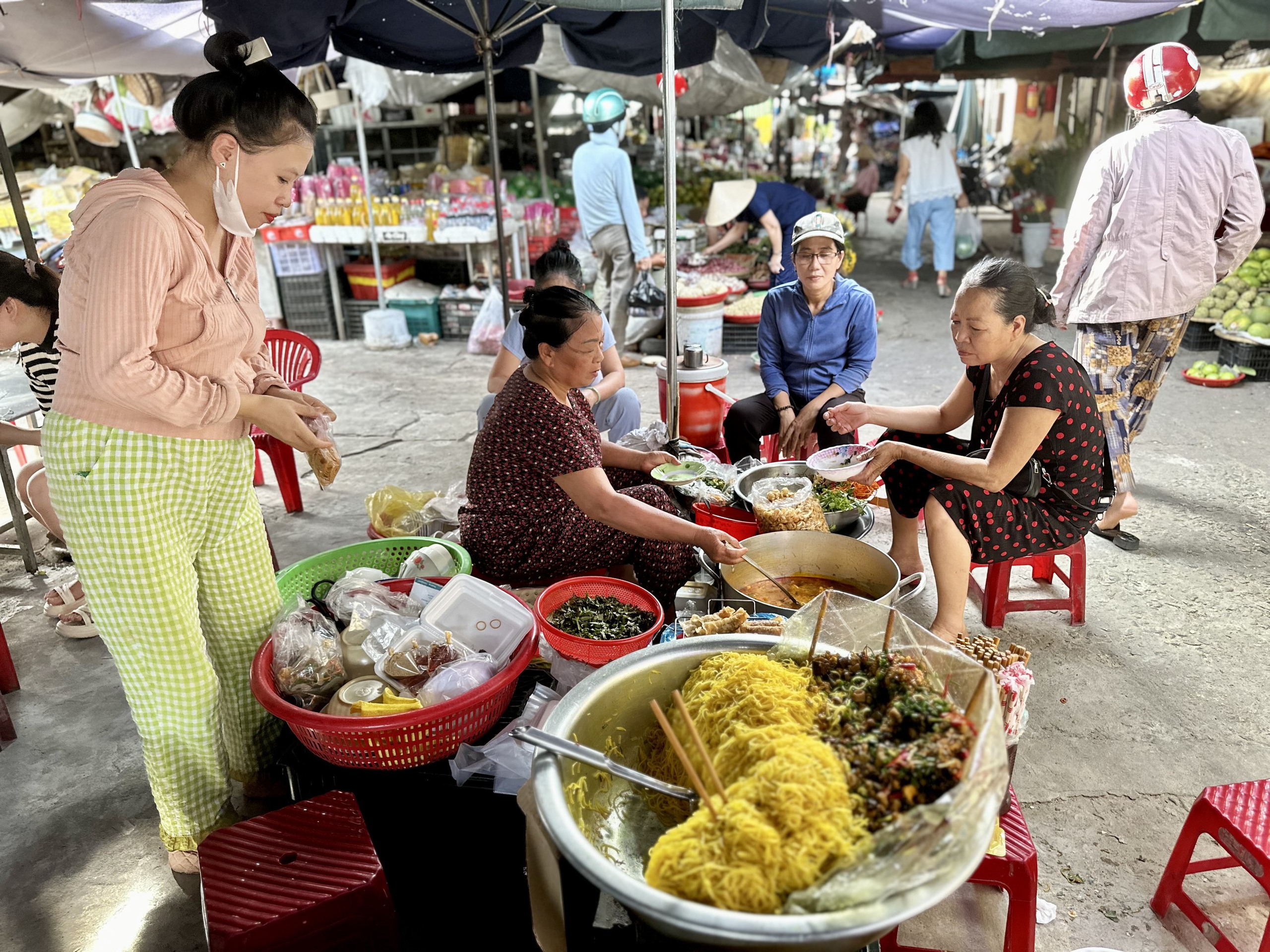 50.000 đồng 'ăn hàng' xả láng ở chợ Huế- Ảnh 4.