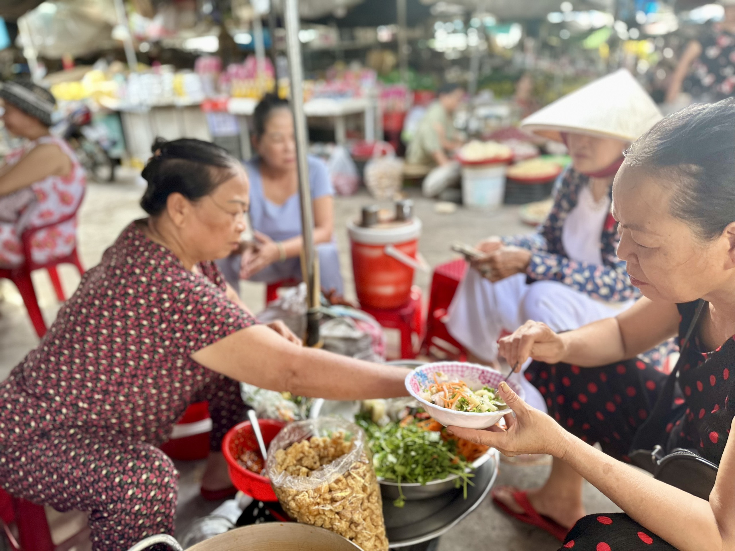 50.000 đồng 'ăn hàng' xả láng ở chợ Huế- Ảnh 9.