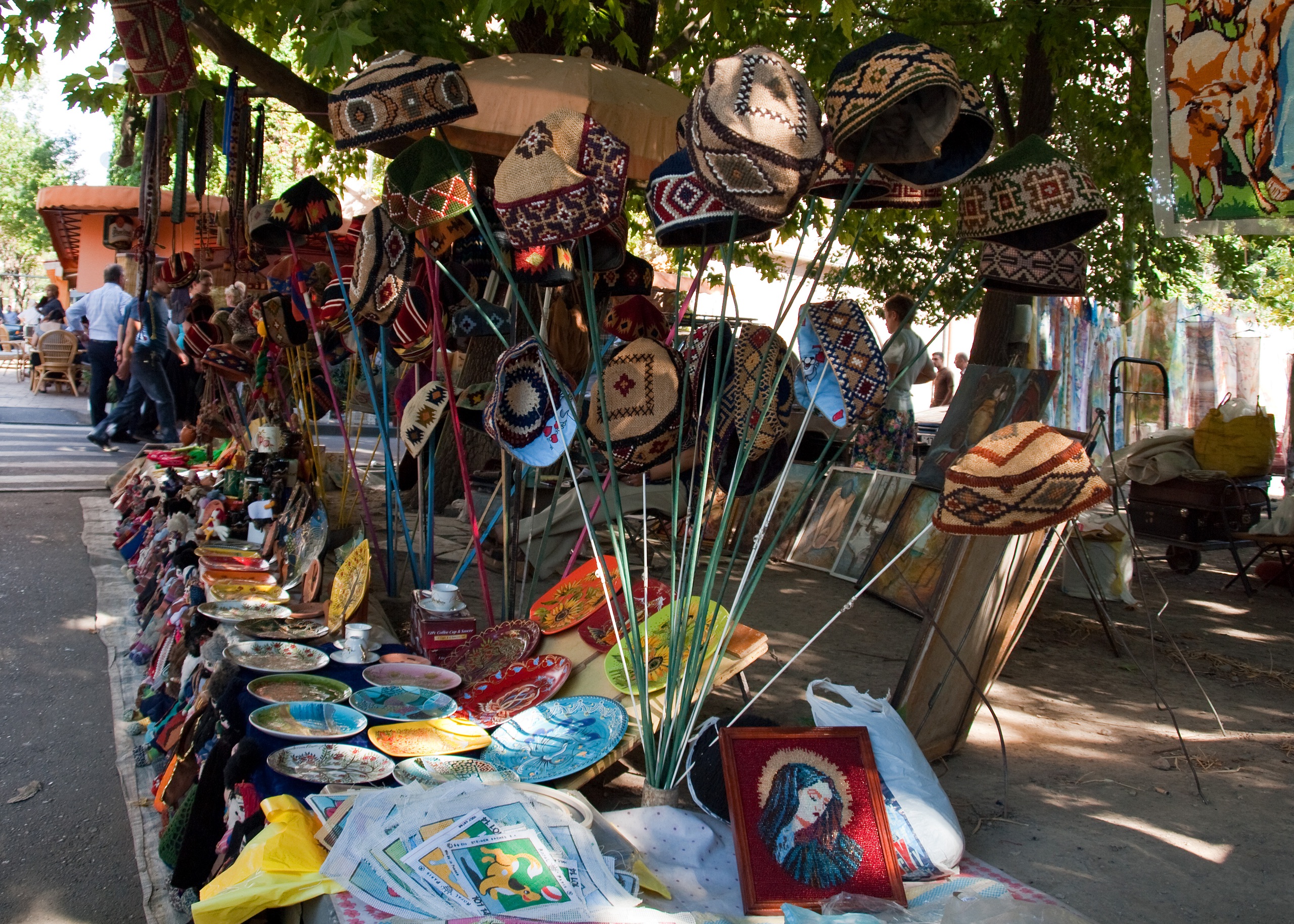 ដំណើរកម្សាន្តទិញទំនិញដ៏រំភើបនៅប្រទេសអាមេនី - រូបថត ១. Hành trình mua sắm thú vị tại Armenia- Ảnh 1.