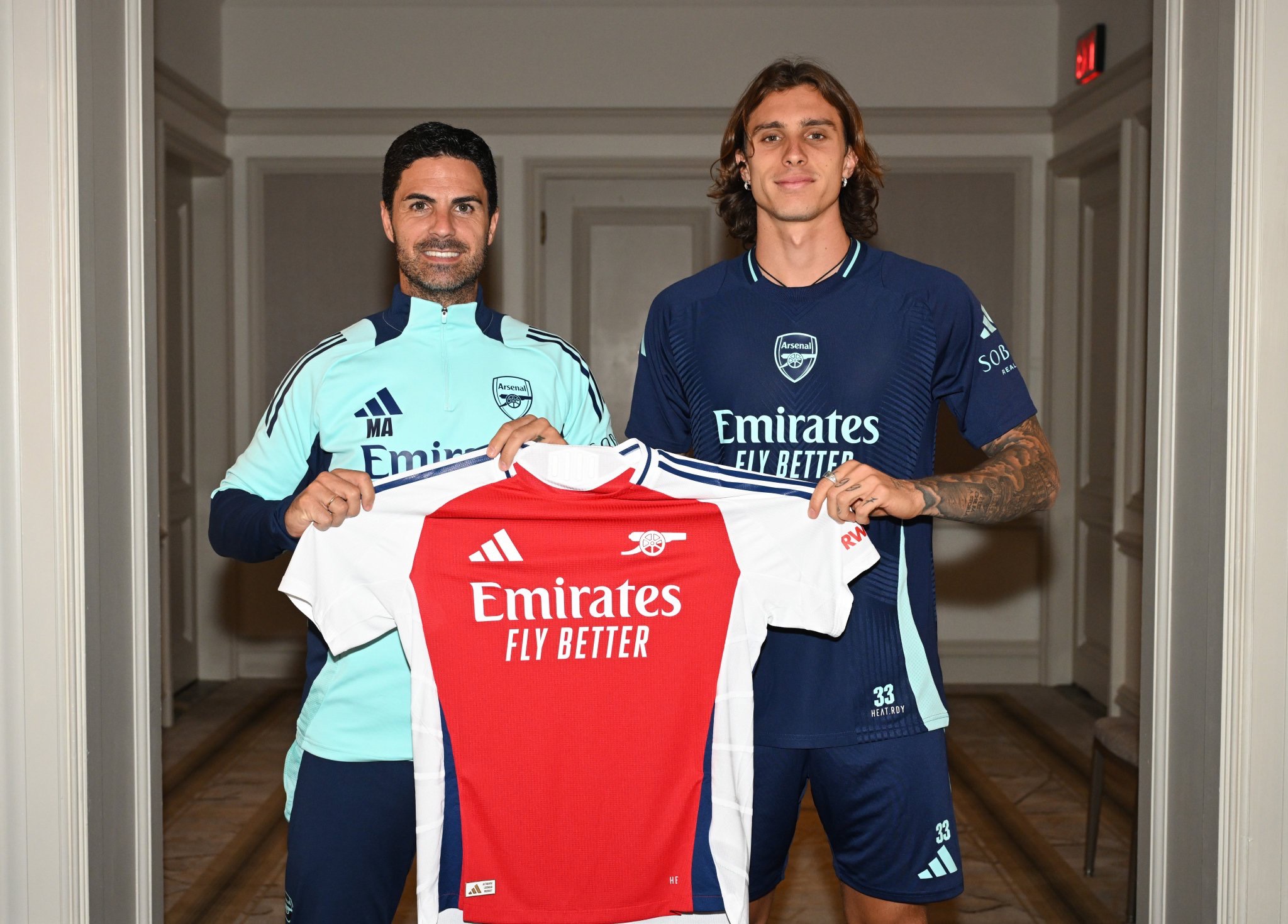 Arsenal muốn chơi phòng ngự khi tăng cường Calafiori- Ảnh 1. Arsenal muốn chơi phòng ngự khi tăng cường Calafiori- Ảnh 1.