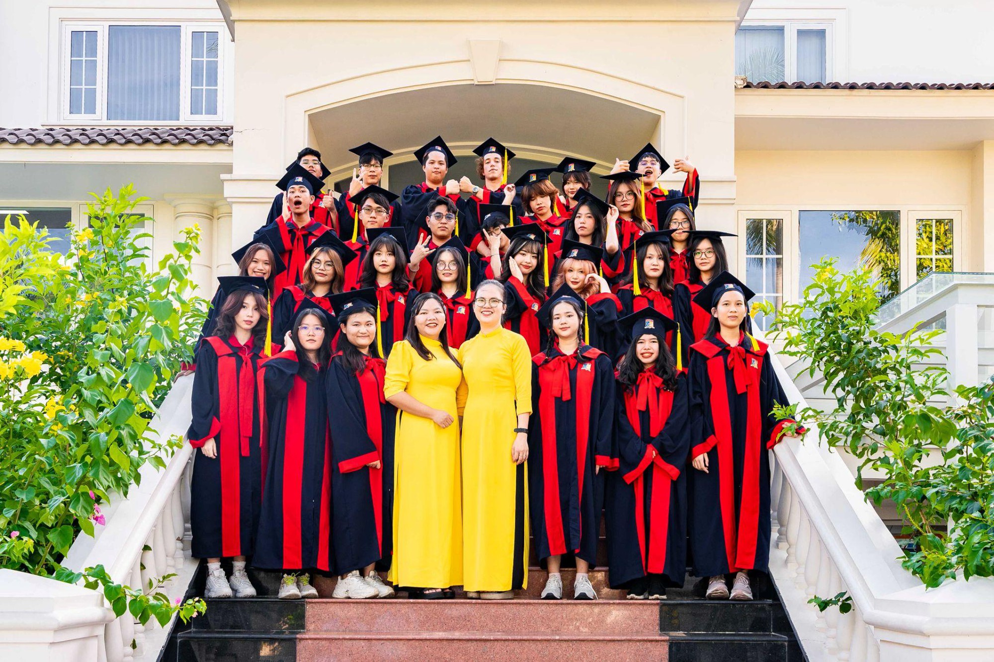 Royal School có 100% học sinh lớp 12 miễn thi tiếng Anh vì sở hữu bằng IELTS- Ảnh 2.