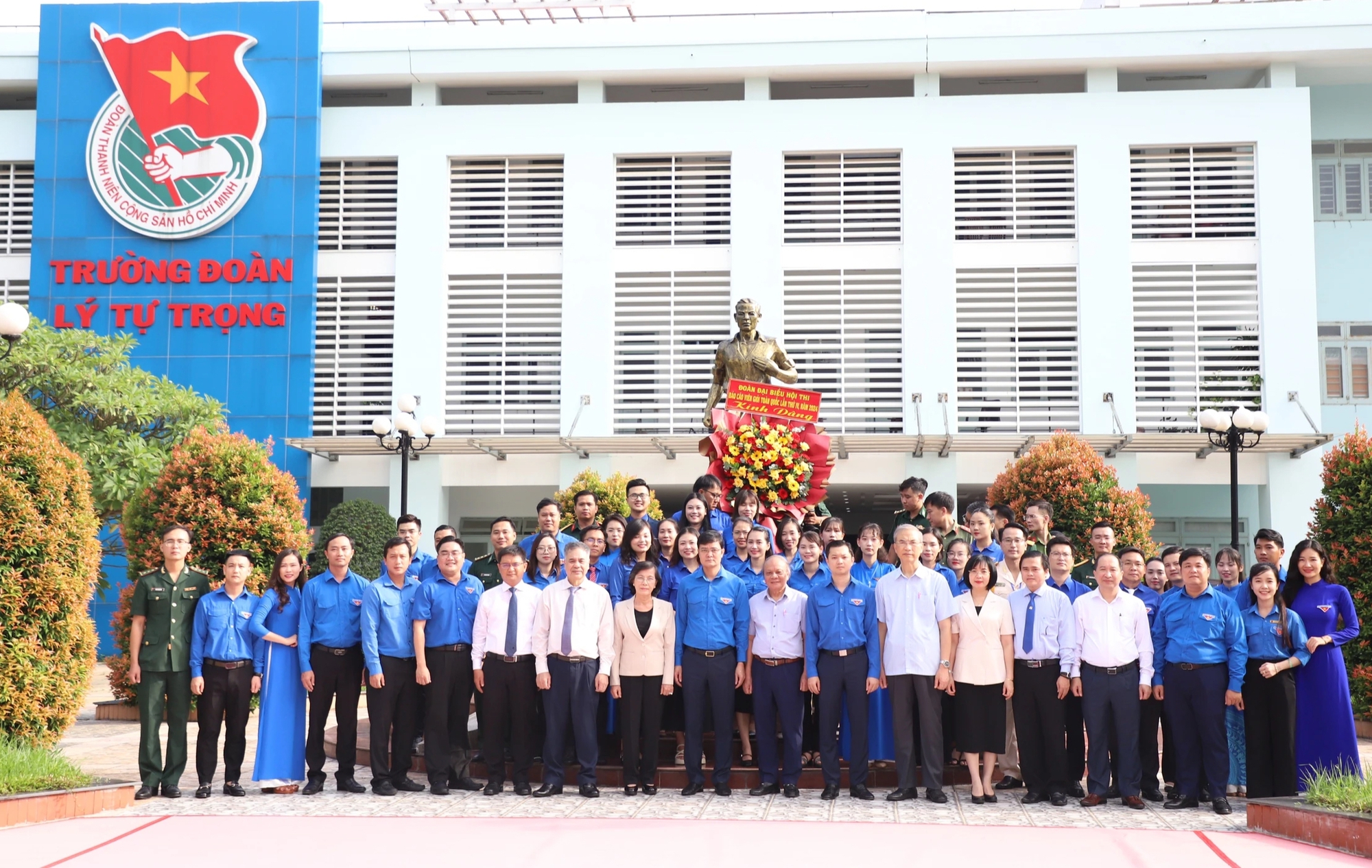 Những người góp phần nâng cao nhận thức người trẻ về vấn đề thời sự đất nước  - Ảnh 1.