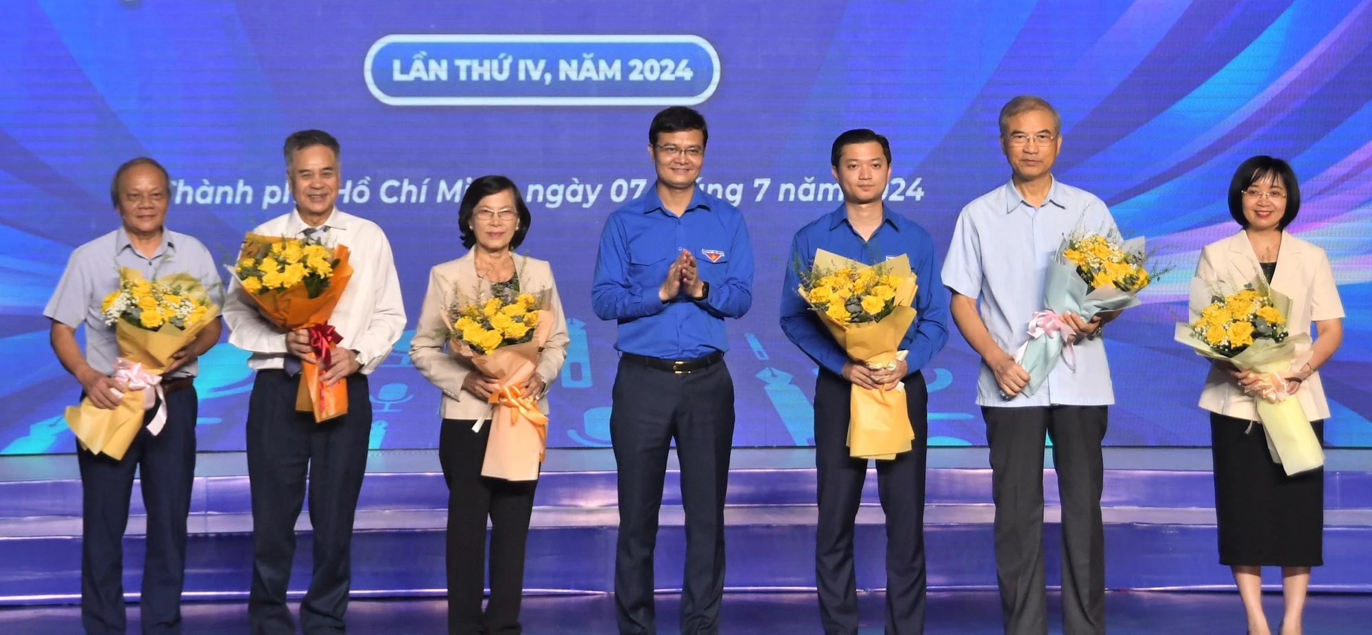 Những người góp phần nâng cao nhận thức người trẻ về vấn đề thời sự đất nước  - Ảnh 3.