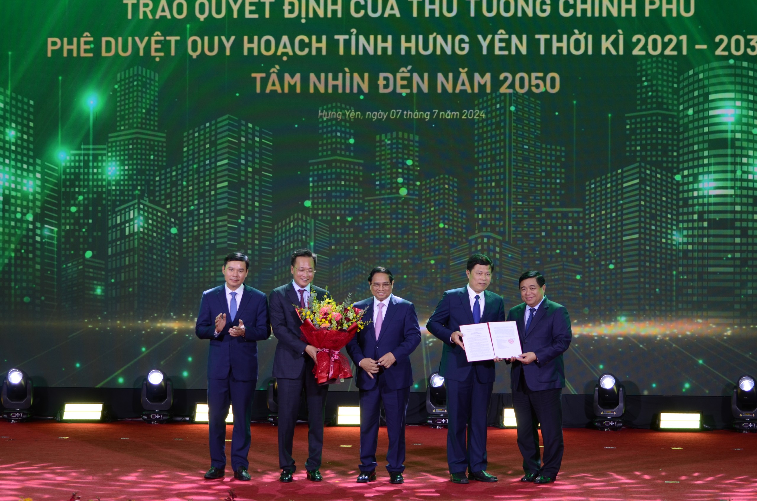 'Đất đẹp để mời gọi đầu tư, tạo việc làm chứ đừng xây đô thị rồi bỏ hoang'- Ảnh 2. 'Đất đẹp để mời gọi đầu tư, tạo việc làm chứ đừng xây đô thị rồi bỏ hoang'- Ảnh 2.