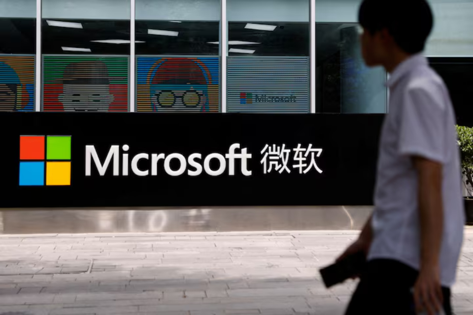 Microsoft buộc nhân viên tại Trung Quốc chuyển sang dùng iPhone