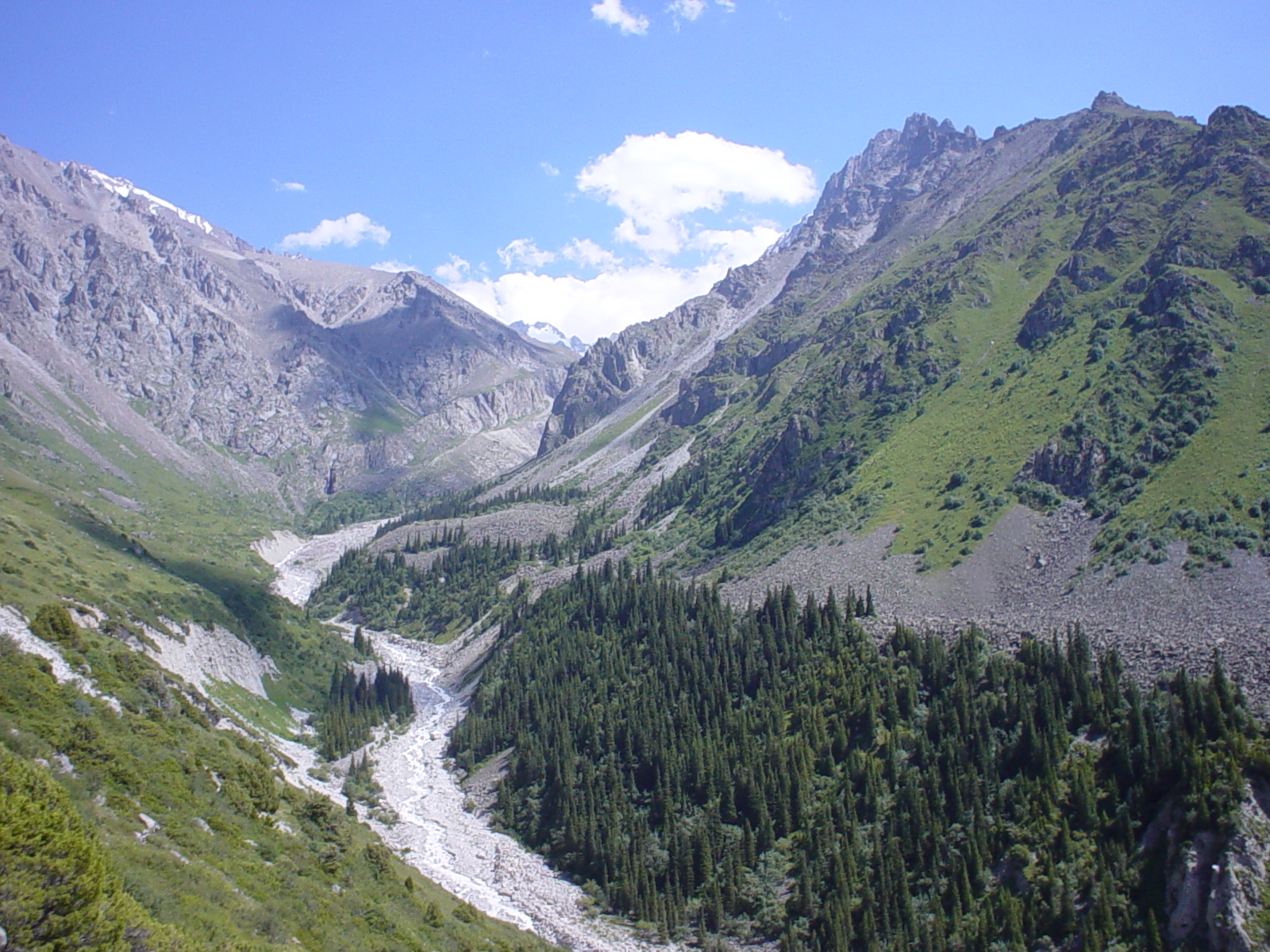 Tìm hiểu văn hóa tại Kyrgyzstan qua 5 địa điểm du lịch này- Ảnh 1. Tìm hiểu văn hóa tại Kyrgyzstan qua 5 địa điểm du lịch này- Ảnh 1.