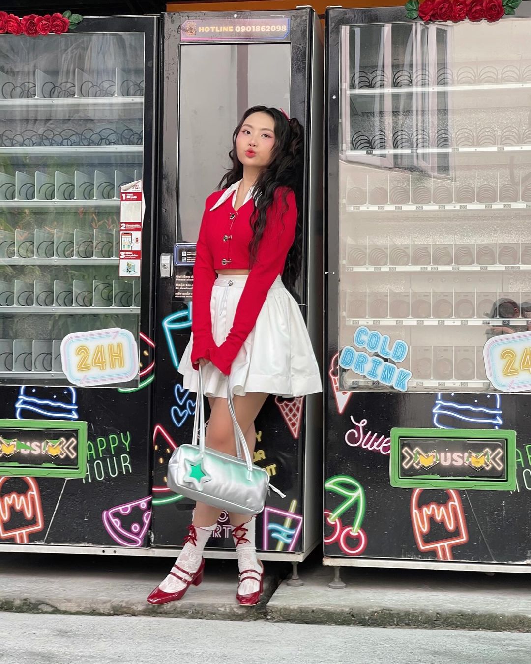 짧은 치마로 연출하는 가을의 우아함, 놓치지 말아야 할 '바디 해킹' 팁 - 사진 8. Mùa thu điệu đà cùng chân váy ngắn, tuyệt chiêu 'hack dáng' không thể bỏ lỡ- Ảnh 8.