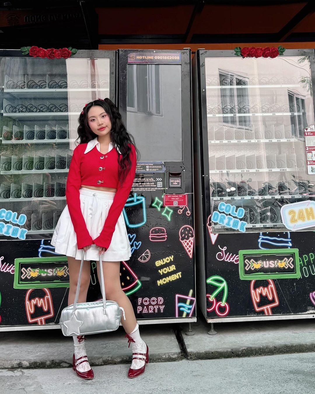 짧은 치마로 연출하는 가을의 우아함, 놓치지 말아야 할 '바디 해킹' 팁 - 사진 7. Mùa thu điệu đà cùng chân váy ngắn, tuyệt chiêu 'hack dáng' không thể bỏ lỡ- Ảnh 7.