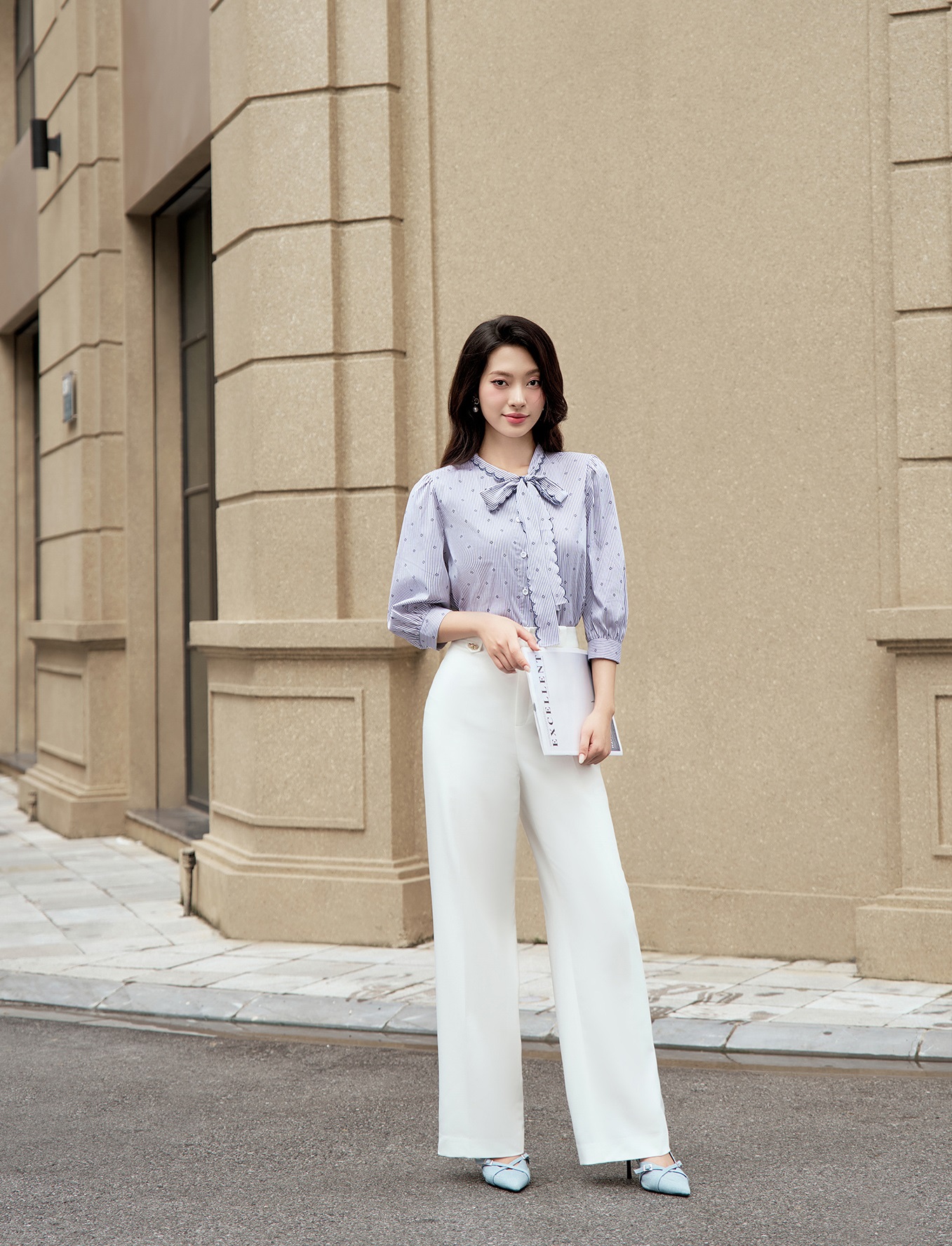 Kirimkan padanya desain klasik, siapa pun yang memakainya akan terlihat memukau - Foto 1. Gửi đến nàng những thiết kế kinh điển, ai diện lên cũng đẹp ngút ngàn- Ảnh 1.