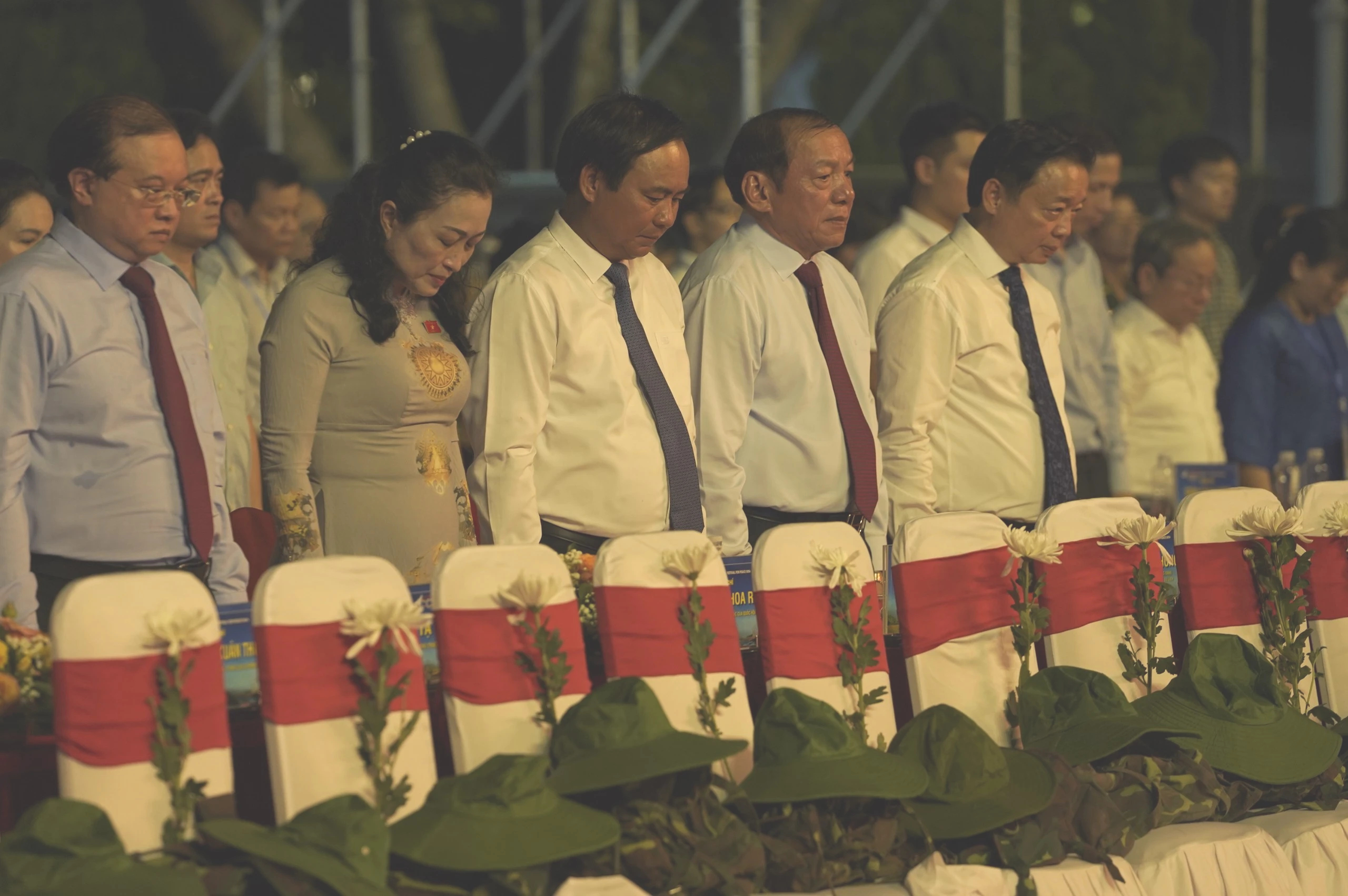 Sống lại tháng năm gian khó, hào hùng của dân tộc với 'Bản hùng ca bất diệt'- Ảnh 4.