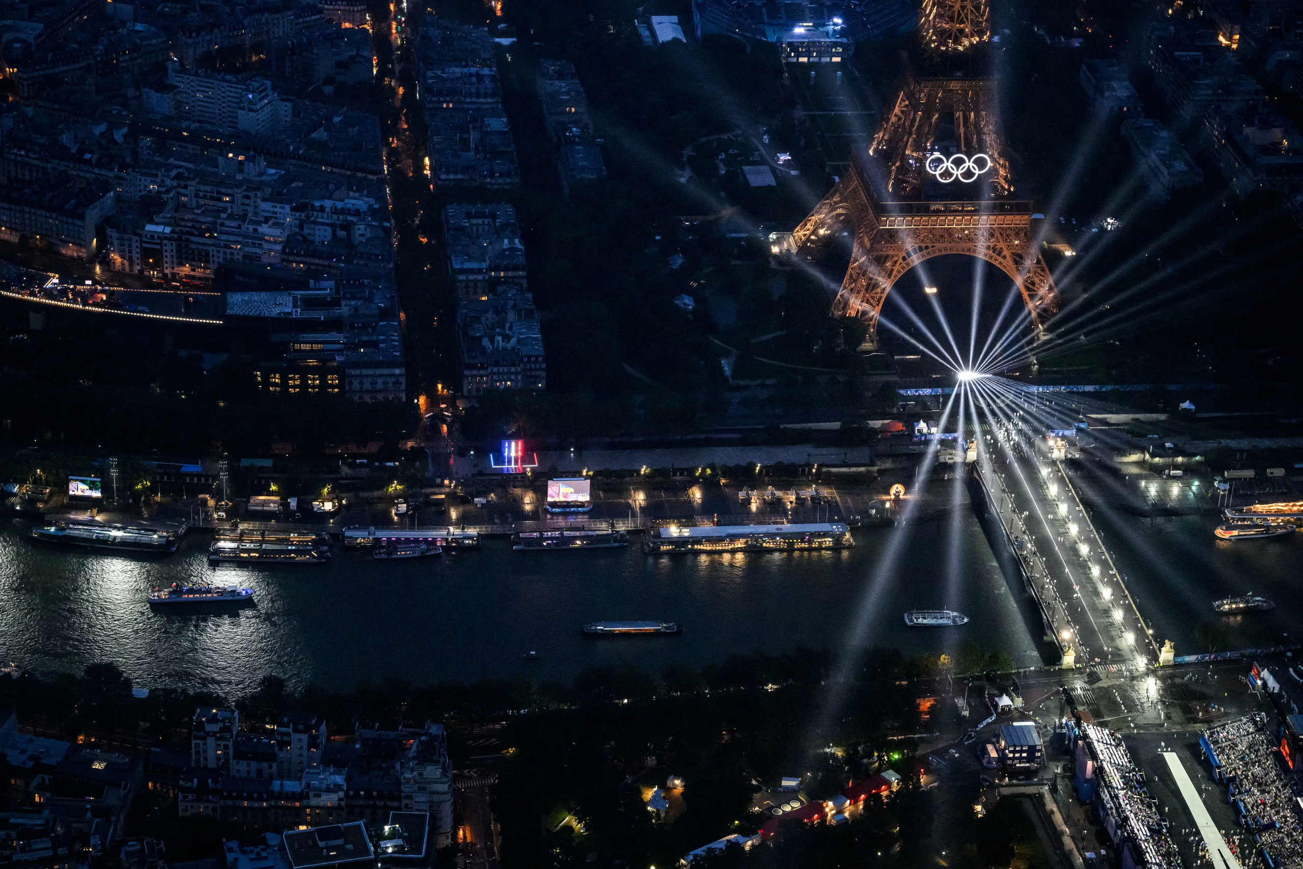 ‘Chạy một vòng quanh’ Olympic Paris: Hay thì cũng thật hay mà lùm xùm cũng lắm lùm xùm- Ảnh 2.