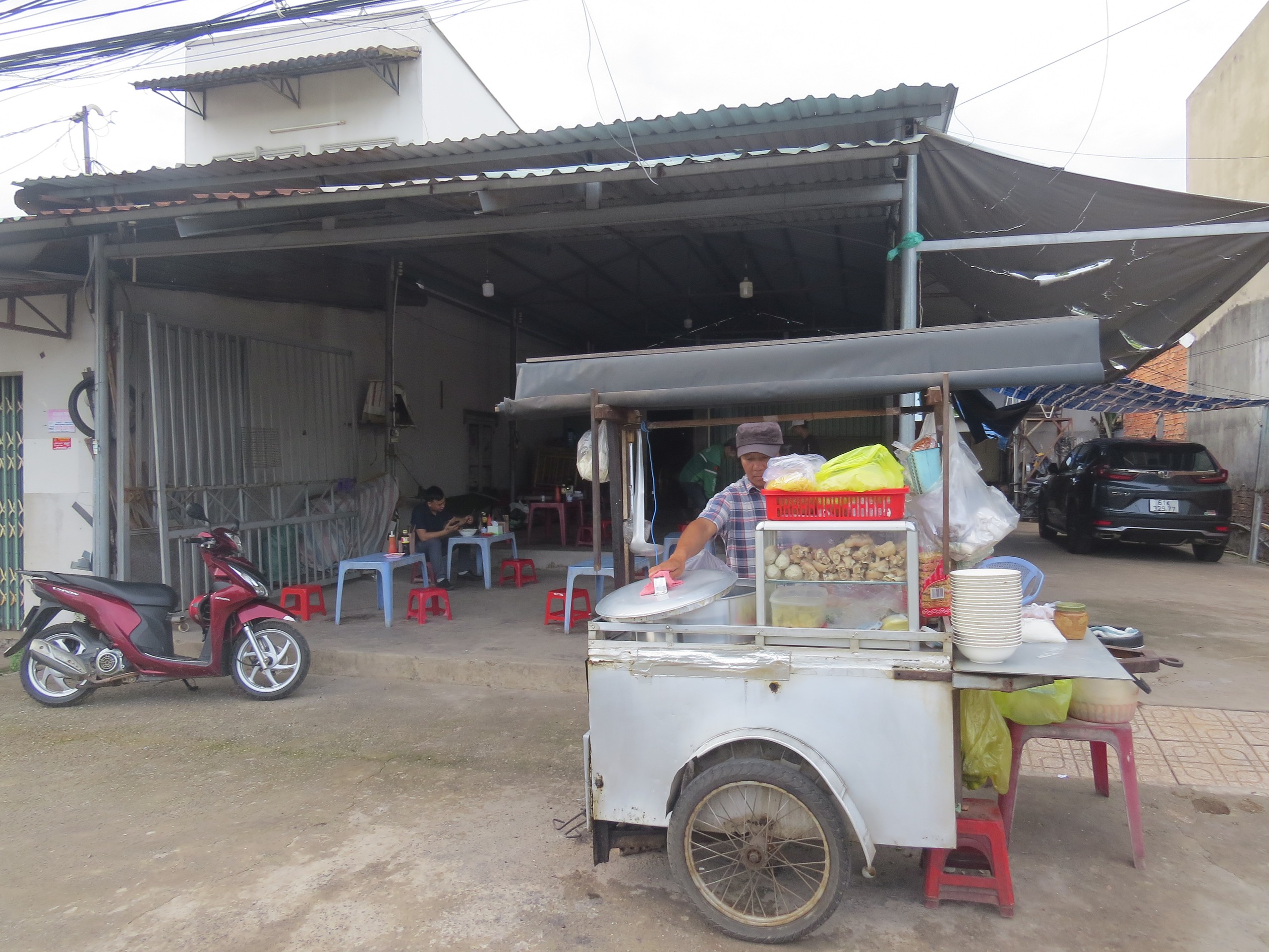 Người đàn ông nấu tô hủ tiếu ngon đến muỗng cuối cùng, nhiều khách quay lại ăn- Ảnh 1. Người đàn ông nấu tô hủ tiếu ngon đến muỗng cuối cùng, nhiều khách quay lại ăn- Ảnh 1.