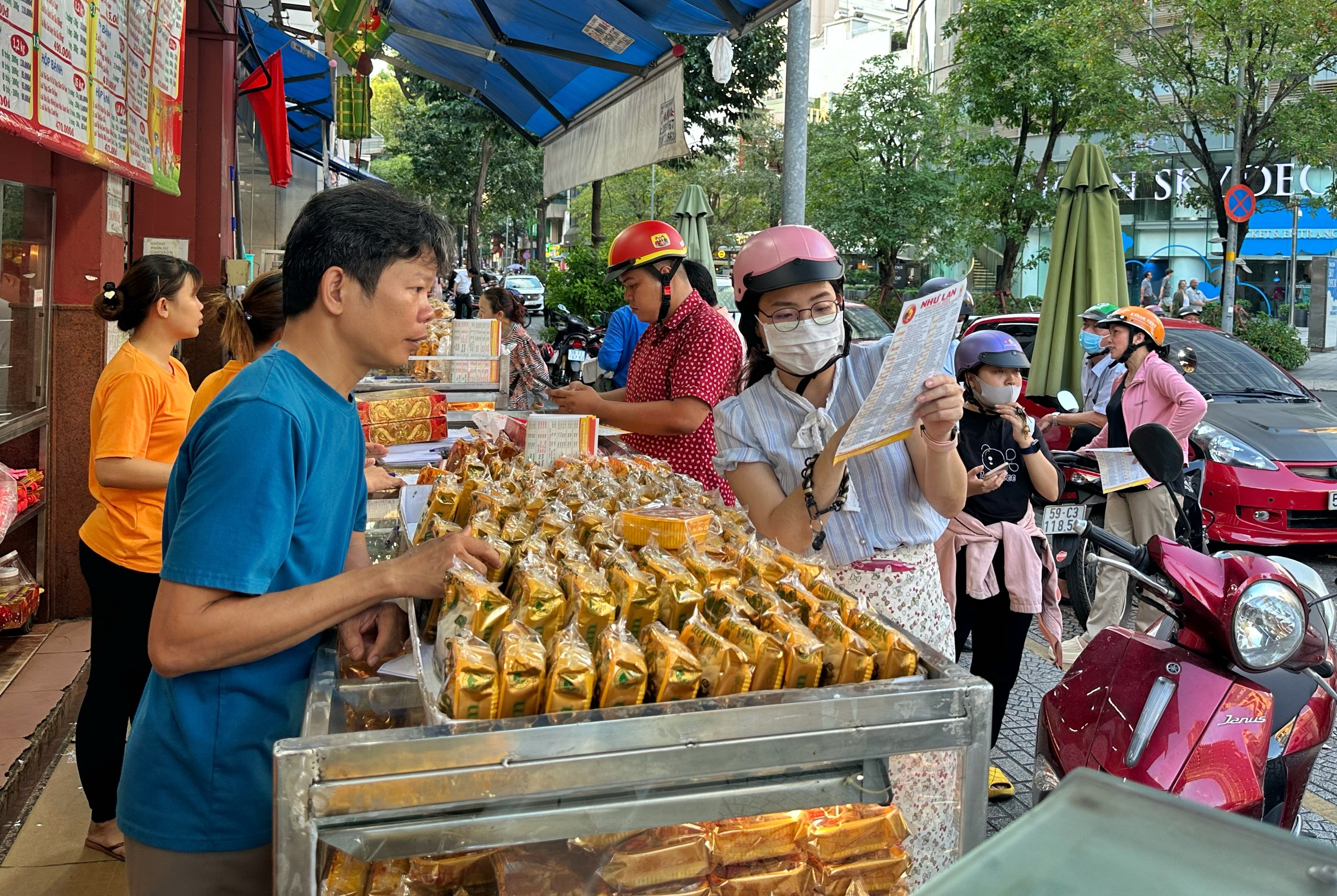 Bà chủ bánh trung thu Như Lan ở TP.HCM kể chuyện 5 năm vì sao không tăng giá- Ảnh 3.