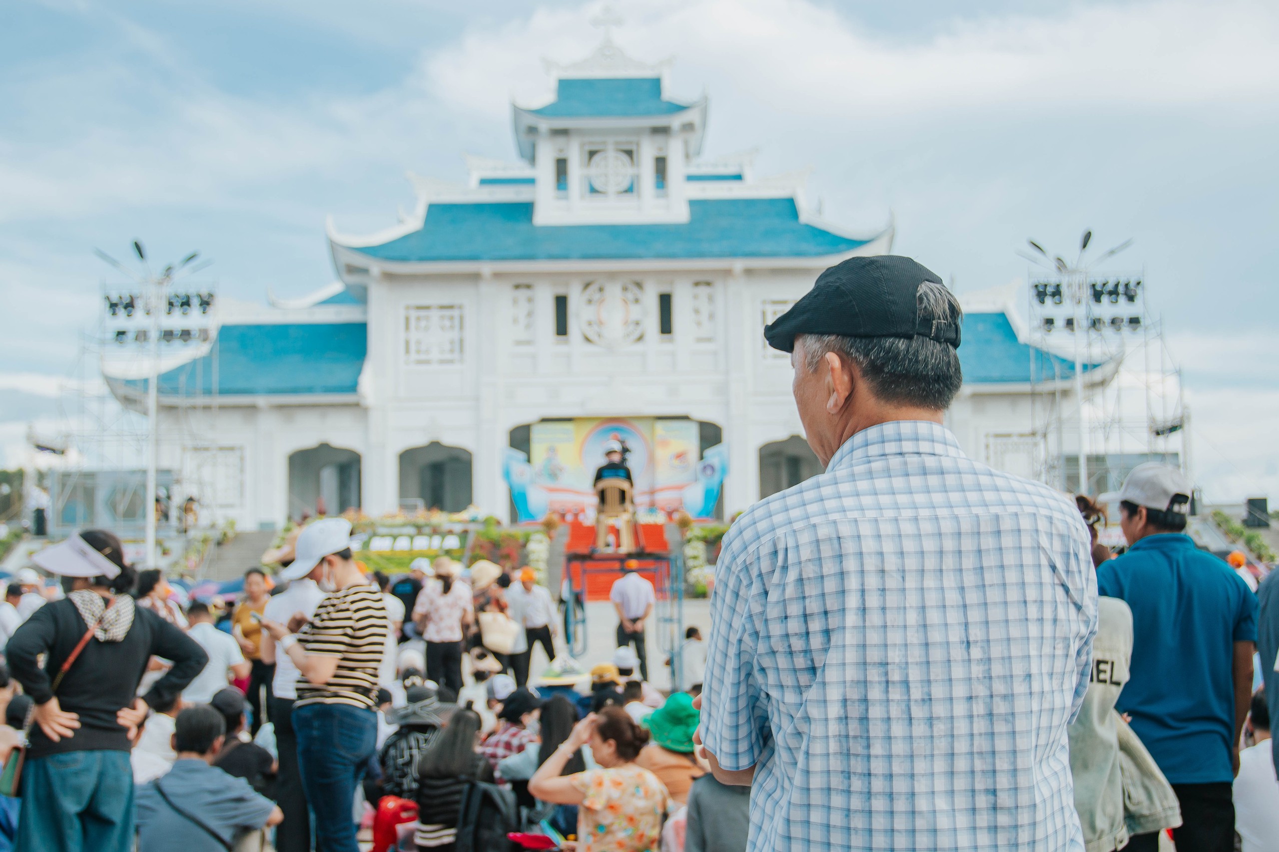 Biển người tham dự thánh lễ tại La Vang trong ngày nắng nóng- Ảnh 3.