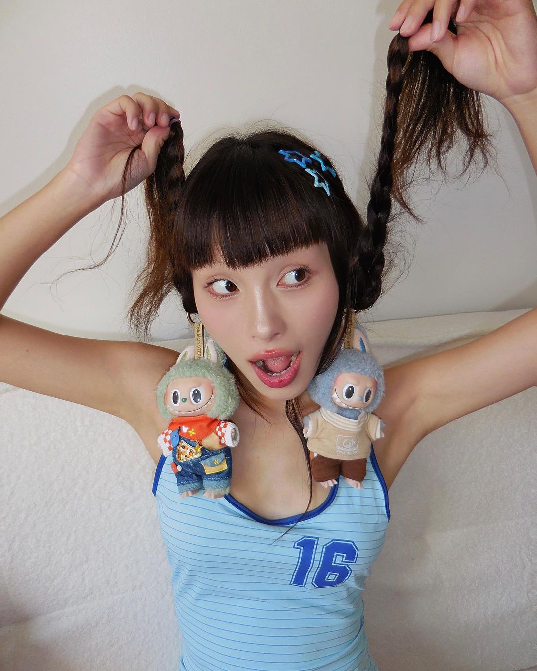 Lisa promovează Labubu, multe vedete se îmbracă frumos cu accesorii la modă - Fotografia 9. Lisa lăng xê Labubu, nhiều sao lên đồ cực đẹp với phụ kiện gây sốt- Ảnh 9.