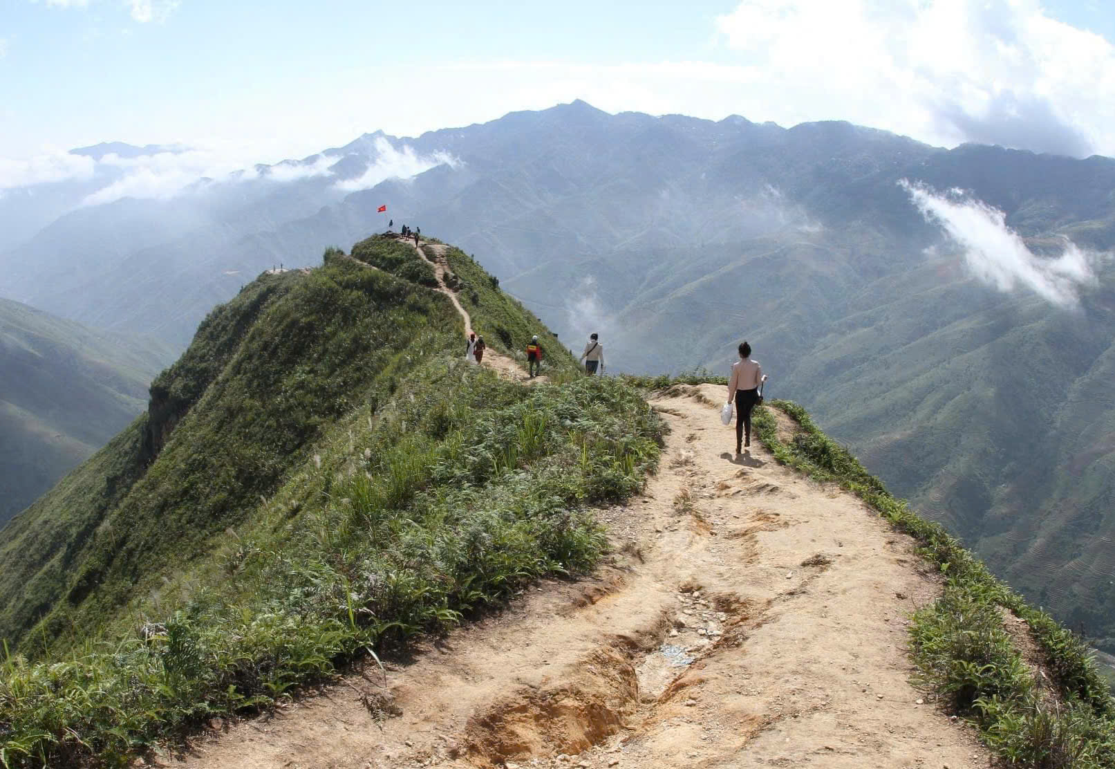 Tour vùng núi phía bắc liên tục bị hủy- Ảnh 1. Tour vùng núi phía bắc liên tục bị hủy- Ảnh 1.