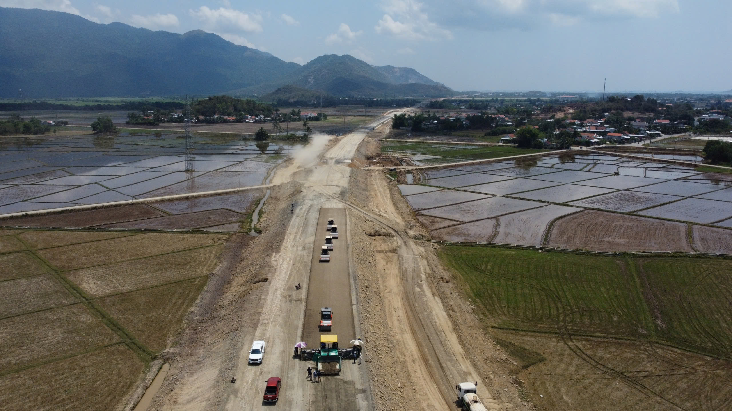 Đưa cao tốc Vân Phong - Nha Trang về đích trước 8 tháng- Ảnh 2.