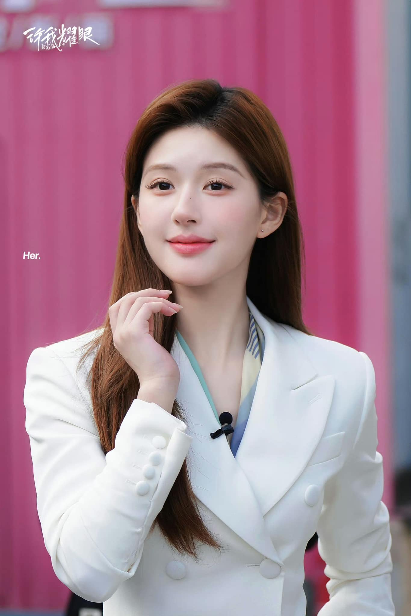 ड्रेस और नाइटगाउन पहनने के बाद, ट्रियू लो तु की उनकी बेजान उपस्थिति के लिए आलोचना की गई - फोटो 10. Hết diện váy, áo ngủ, Triệu Lộ Tư bị chê bởi vẻ ngoài thiếu sức sống- Ảnh 10.