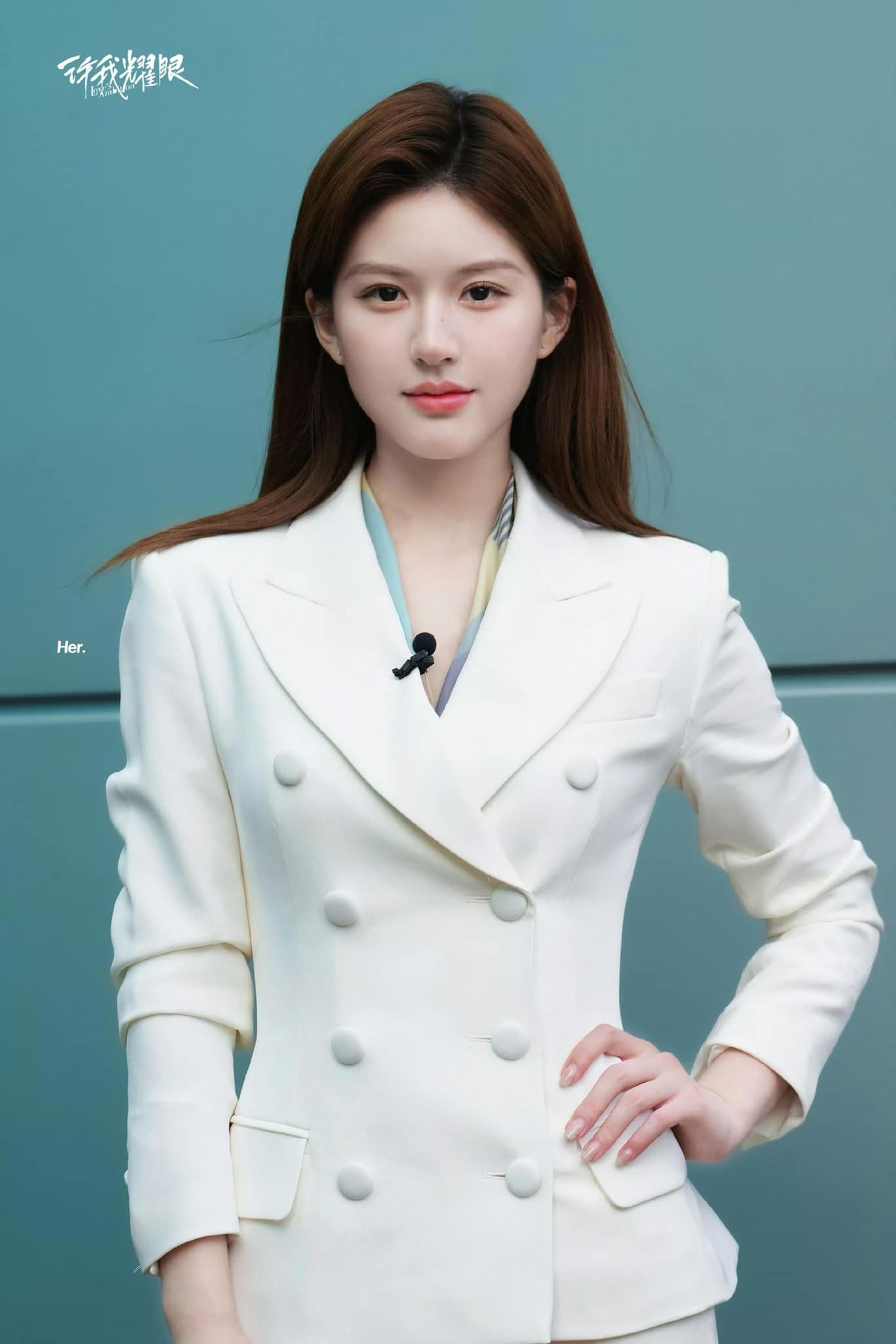 ड्रेस और नाइटगाउन पहनने के बाद, ट्रियू लो तु की उनकी बेजान उपस्थिति के लिए आलोचना की गई - फोटो 8. Hết diện váy, áo ngủ, Triệu Lộ Tư bị chê bởi vẻ ngoài thiếu sức sống- Ảnh 8.