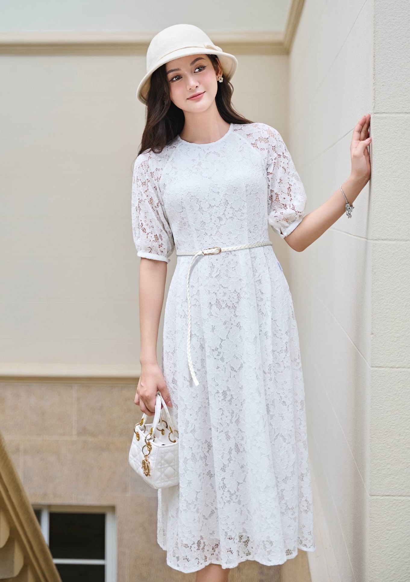 កំណត់រូបភាពនារីដ៏ប្រណិតជាមួយនឹងម៉ូដចរ - រូបថត ១. Định nghĩa hình ảnh quý cô sang trọng với thời trang vải ren- Ảnh 1.