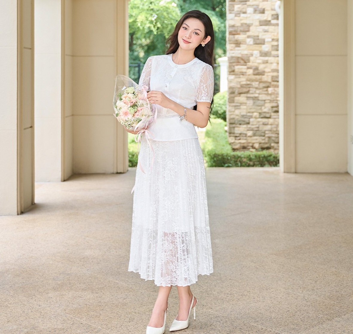 កំណត់រូបភាពនារីដ៏ប្រណិតជាមួយនឹងម៉ូដចរ - រូបថត ៣. Định nghĩa hình ảnh quý cô sang trọng với thời trang vải ren- Ảnh 3.