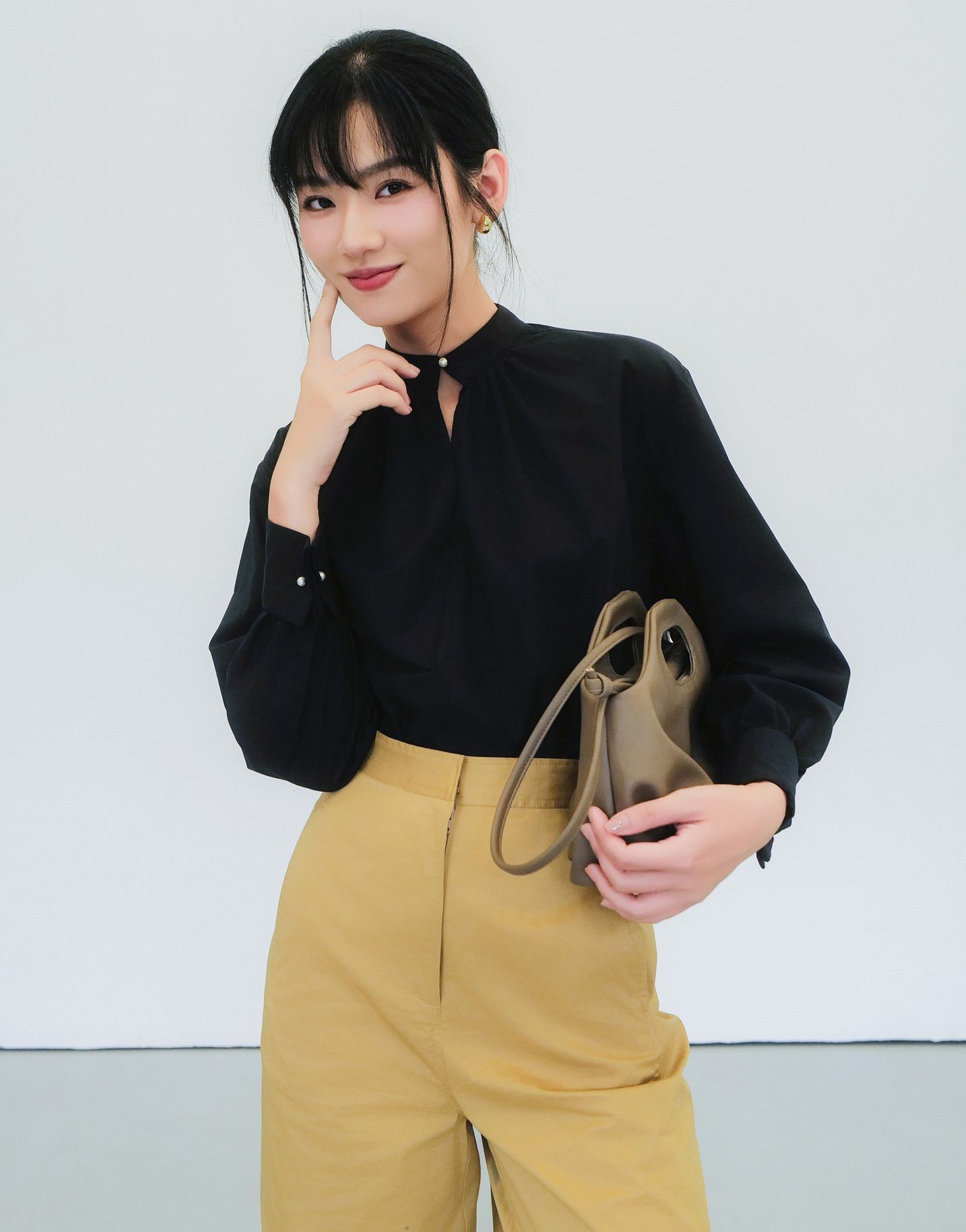 پیراهن و شلوار، لباس همیشگی یک دختر اداری - عکس ۷. Sơ mi và quần âu, cặp đôi diện mãi không chán của cô nàng công sở- Ảnh 7.