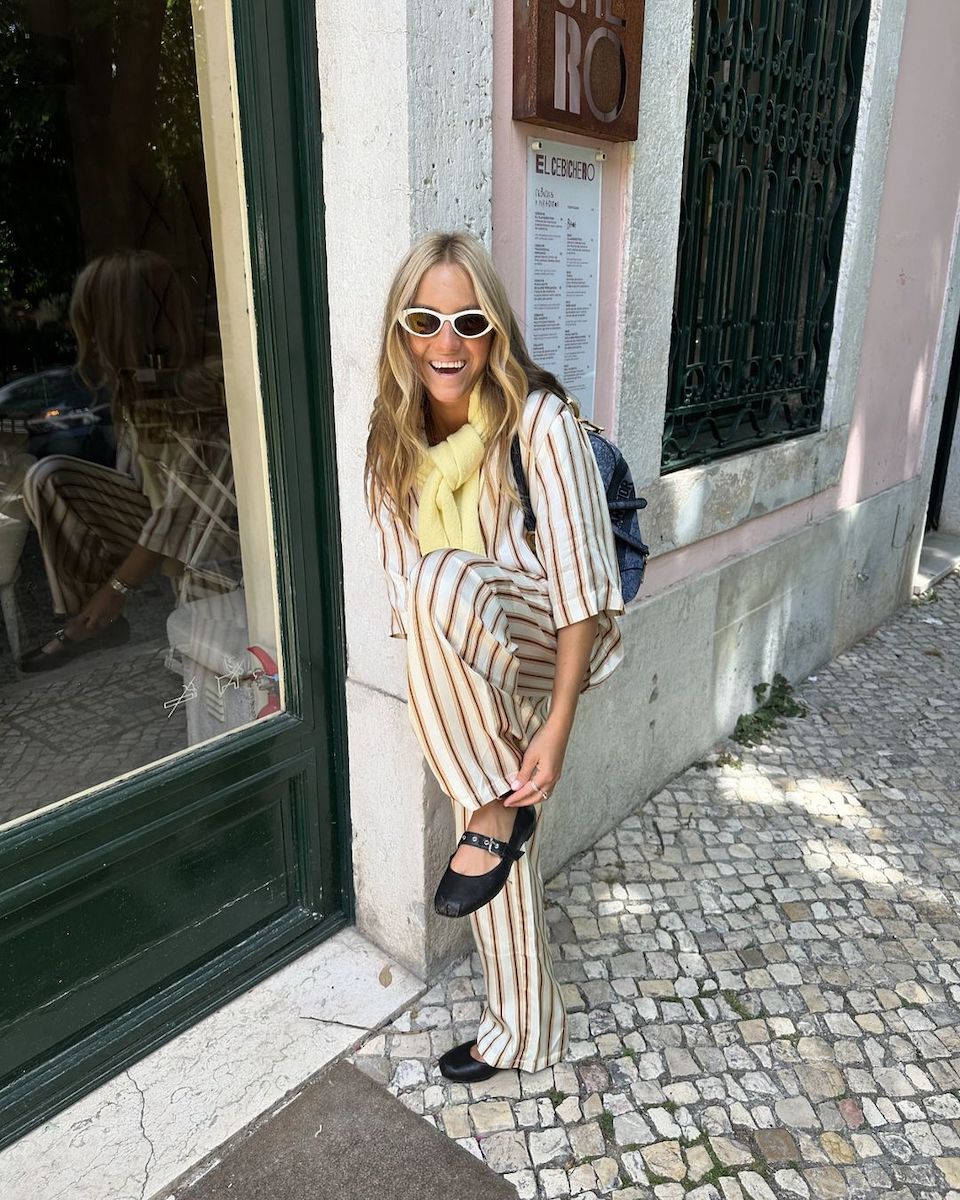 شلوار راه راه از لباسهای ضروری برای لذت بردن از روزهای سرد اوایل پاییز است - عکس ۴. Quần sọc là món đồ cần có để tận hưởng những ngày chớm thu se lạnh- Ảnh 4.