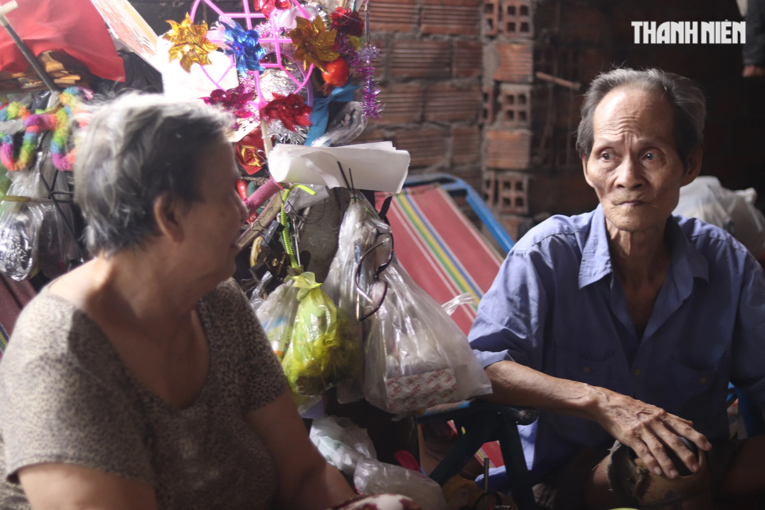 Tình yêu 60 năm lấp lánh trong ngôi nhà chất đầy ve chai - Thành phố nặng ân tình, Kỳ 7- Ảnh 2.