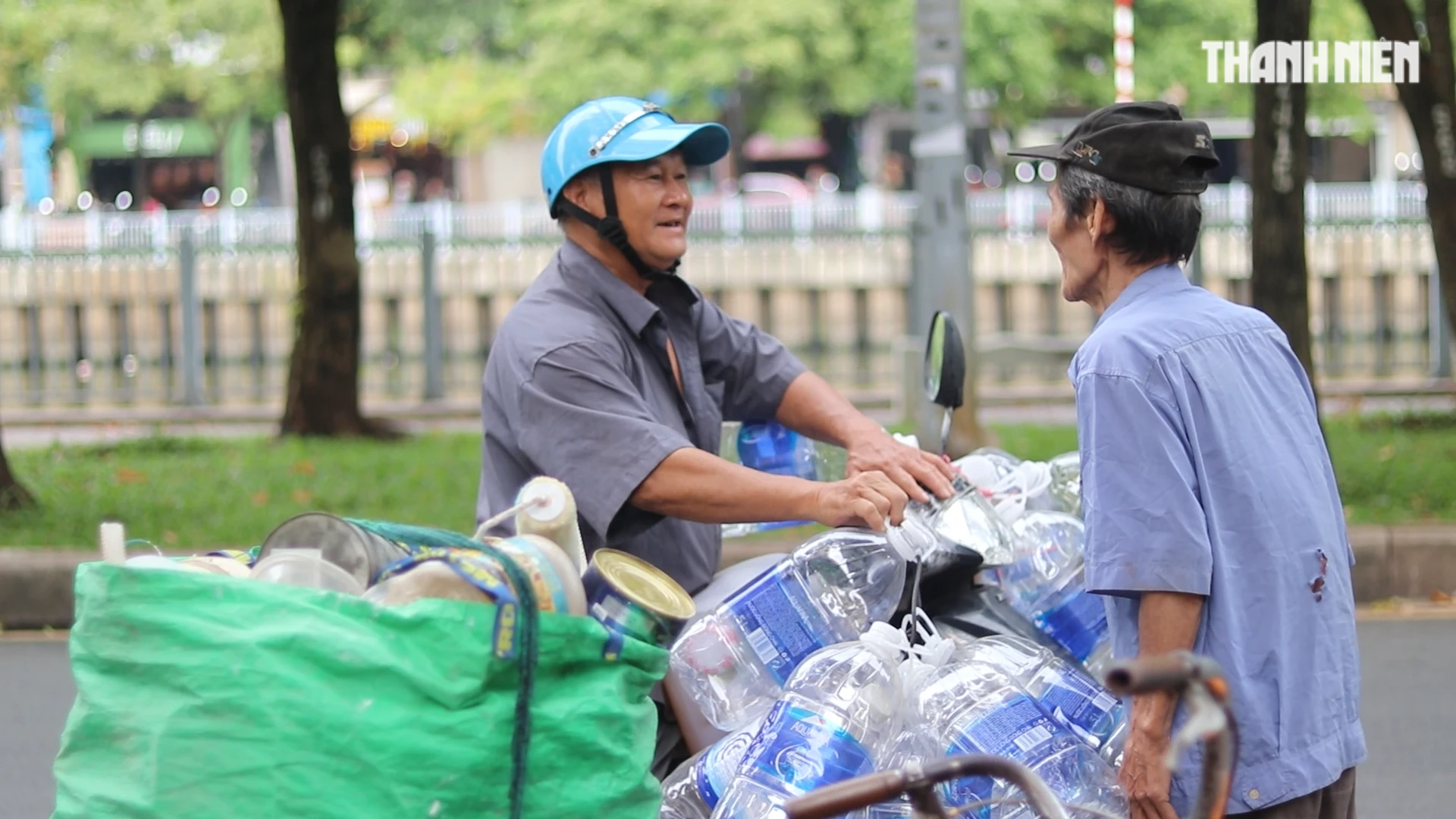 Tình yêu 60 năm lấp lánh trong ngôi nhà chất đầy ve chai - Thành phố nặng ân tình, Kỳ 7- Ảnh 3.