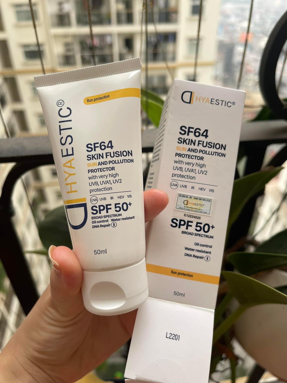 Mua Kem chống nắng bảo vệ tối đa Hyaestic Skin Fusion SF64 Sun And  Pollution Protector SPF50+ | Tiki