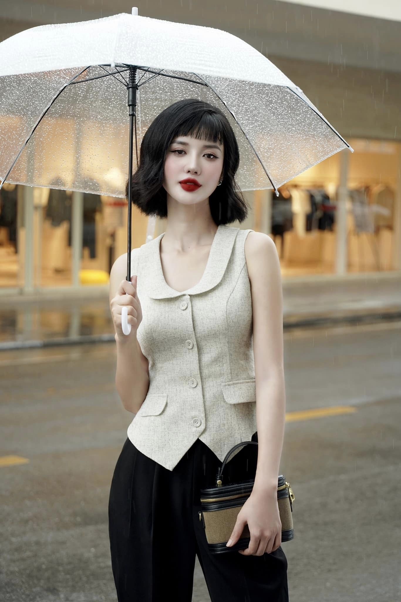 Yeleklerle şık ve modaya uygun anları koruyun - Fotoğraf 5. Lưu giữ những khoảnh khắc thanh lịch và thời thượng với áo gile- Ảnh 5.