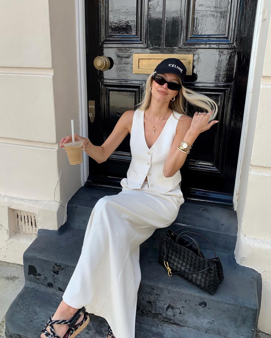 جلیقه ساده اما شیک، زیباترین لباسی که میتوانید هنگام بیرون رفتن در پاییز بپوشید - عکس ۷. Áo gile giản dị mà sang trọng, món đồ đẹp nhất khi xuống phố mùa thu- Ảnh 7.