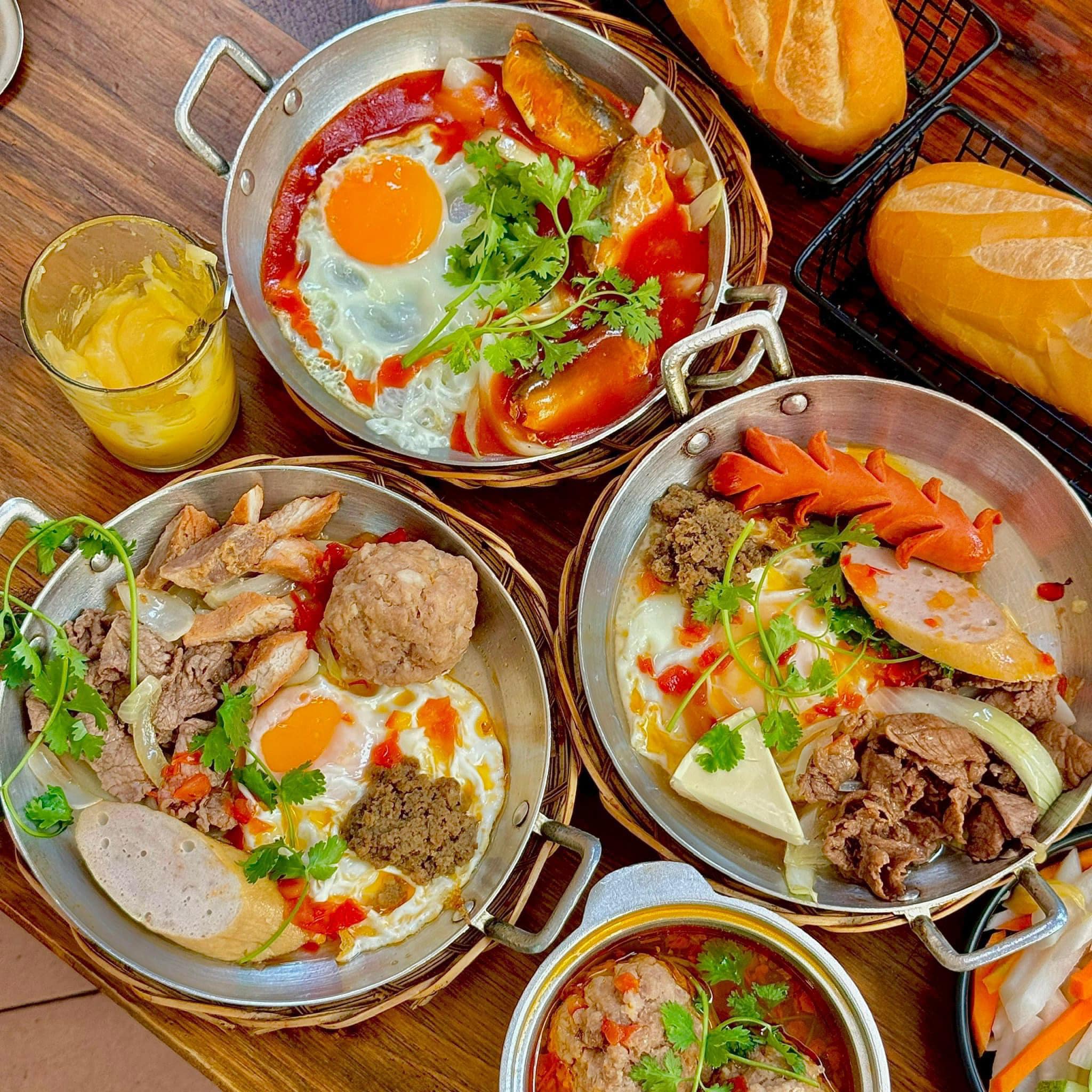 قائمة محلات ساندويتشات اللحم المفروم الشهيرة في فونج تاو - الصورة 4. Danh sách những quán bánh mì xíu mại nổi tiếng tại Vũng Tàu- Ảnh 4.